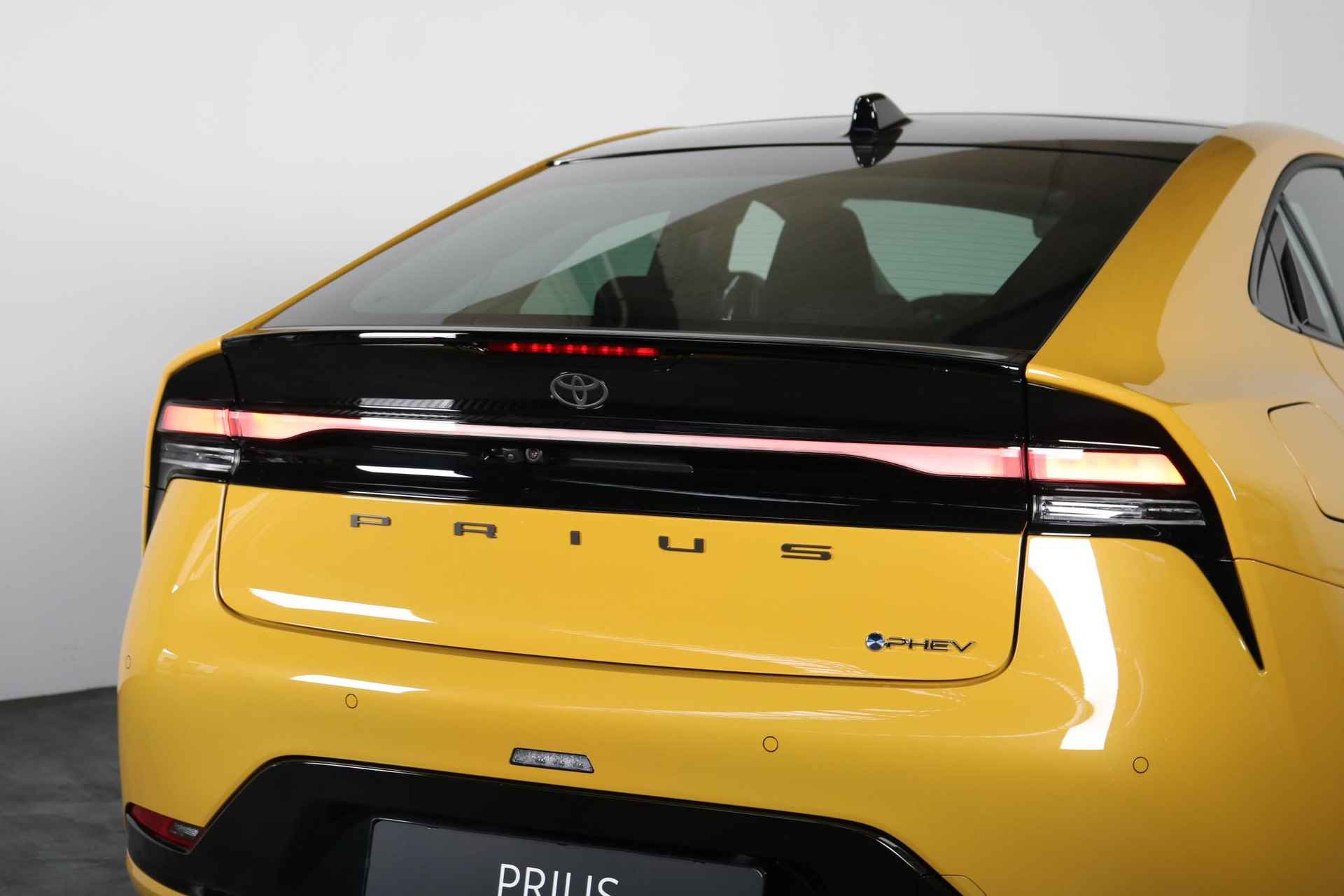 Toyota Prius 2.0 Plug-in Executive, Panorama-dak, NIEUW , Direct leverbaar - 4/50