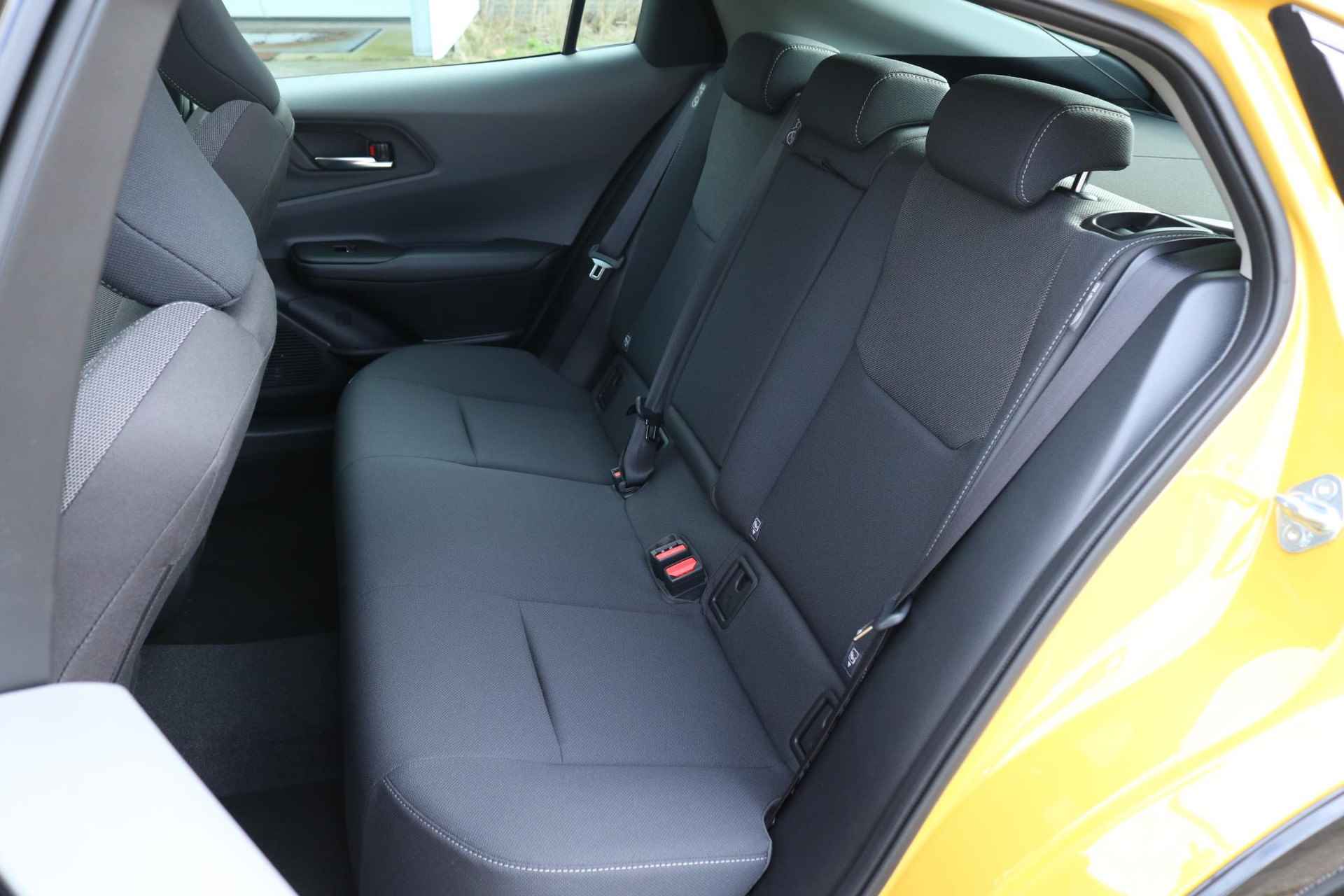 Toyota Prius 2.0 Plug-in Executive, Panorama-dak, NIEUW , Direct leverbaar - 15/50