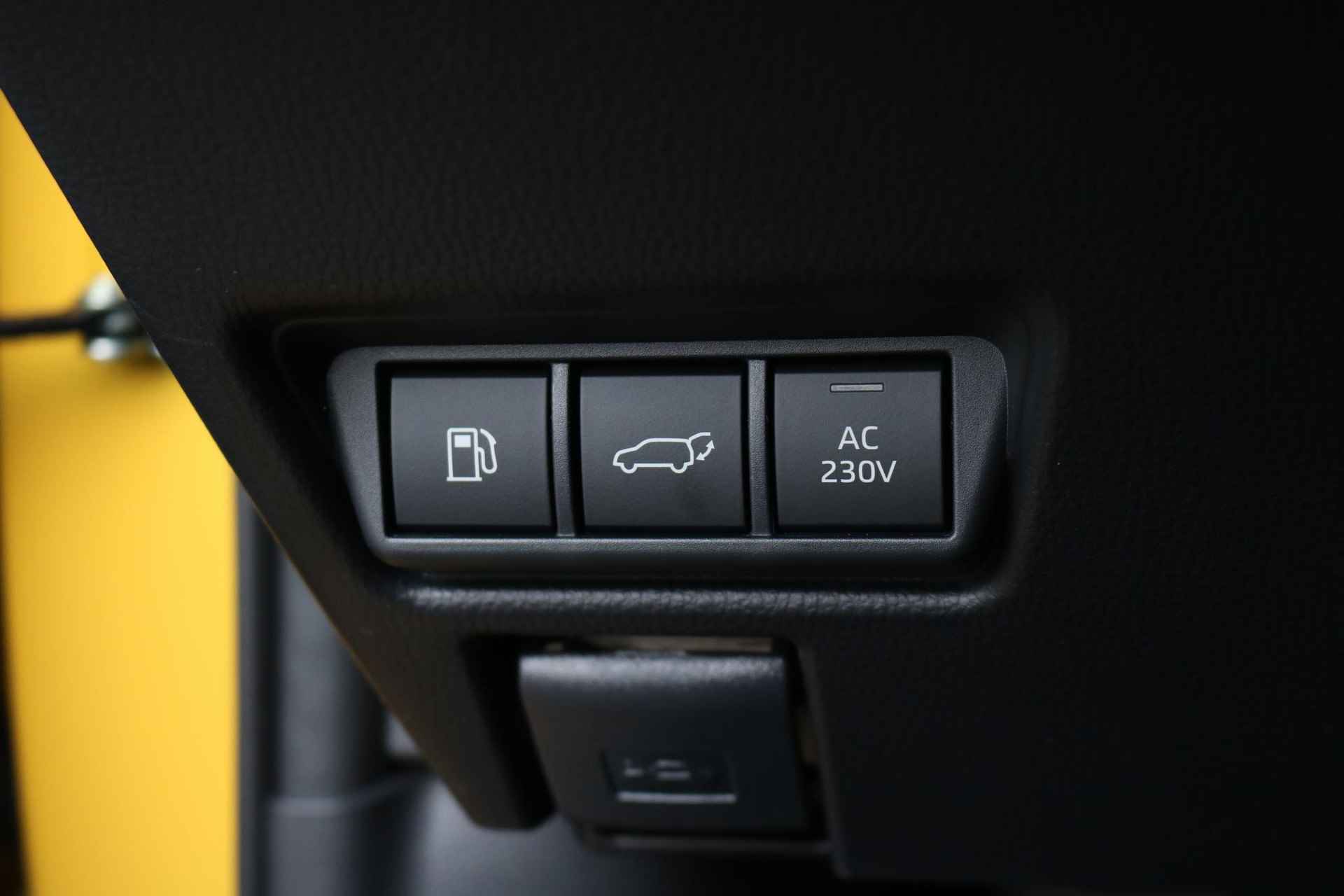 Toyota Prius 2.0 Plug-in Executive, Panorama-dak, NIEUW , Direct leverbaar - 17/50