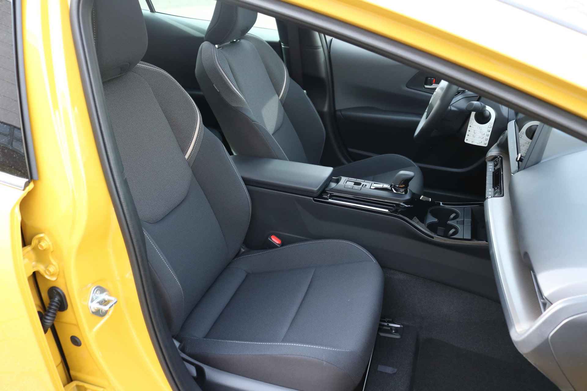 Toyota Prius 2.0 Plug-in Executive, Panorama-dak, NIEUW , Direct leverbaar - 29/50