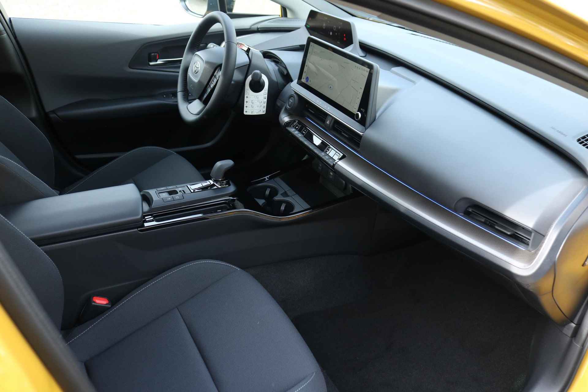 Toyota Prius 2.0 Plug-in Executive, Panorama-dak, NIEUW , Direct leverbaar - 30/50