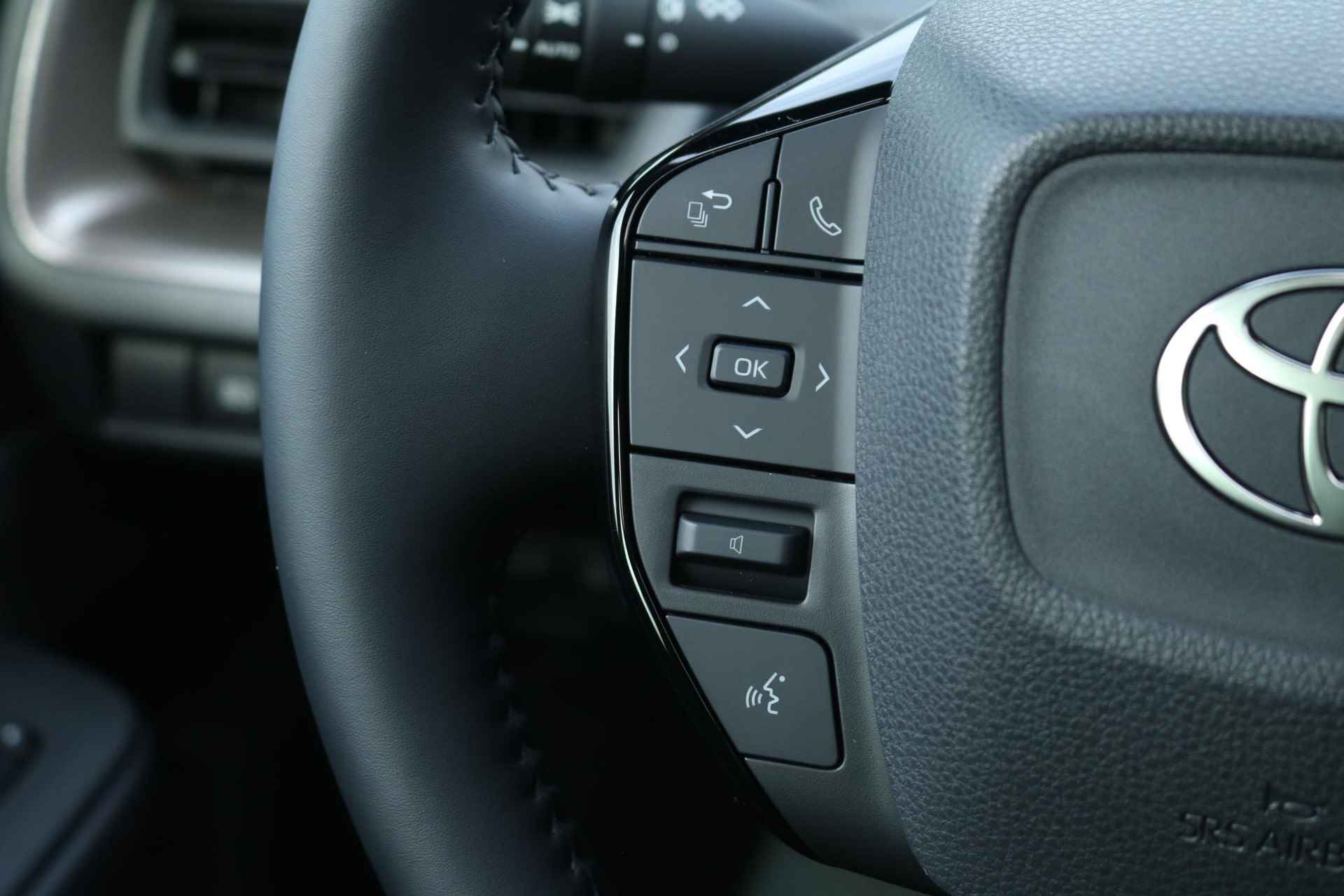 Toyota Prius 2.0 Plug-in Executive, Panorama-dak, NIEUW , Direct leverbaar - 31/50