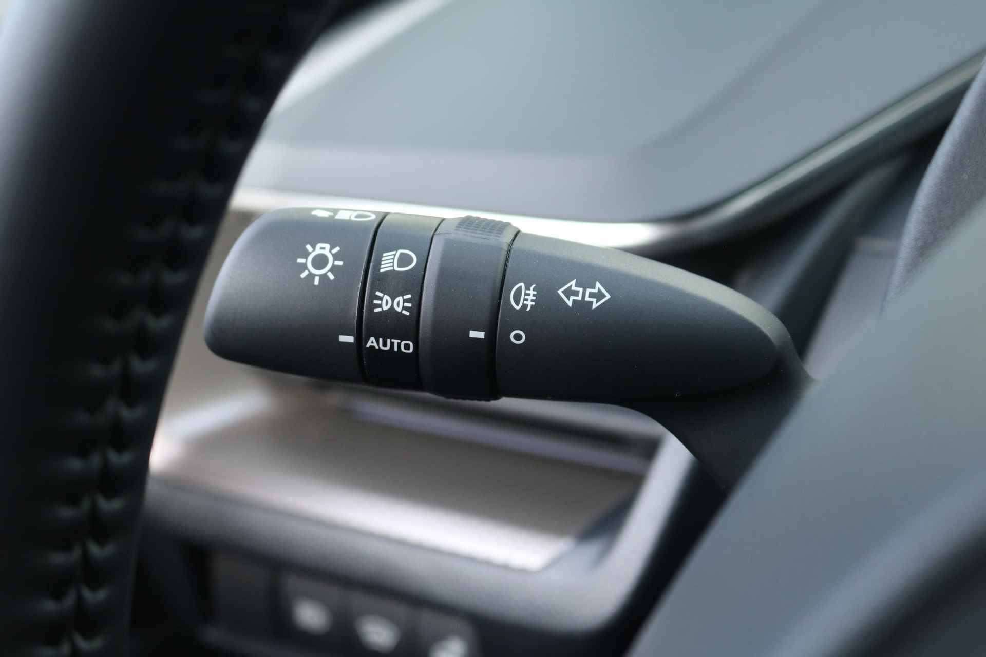 Toyota Prius 2.0 Plug-in Executive, Panorama-dak, NIEUW , Direct leverbaar - 32/50