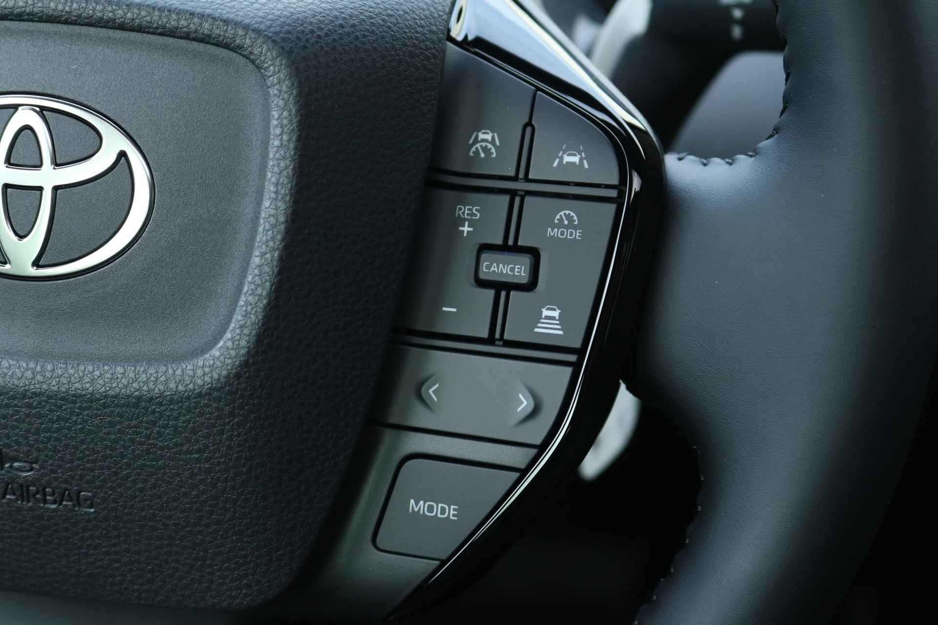 Toyota Prius 2.0 Plug-in Executive, Panorama-dak, NIEUW , Direct leverbaar - 33/50