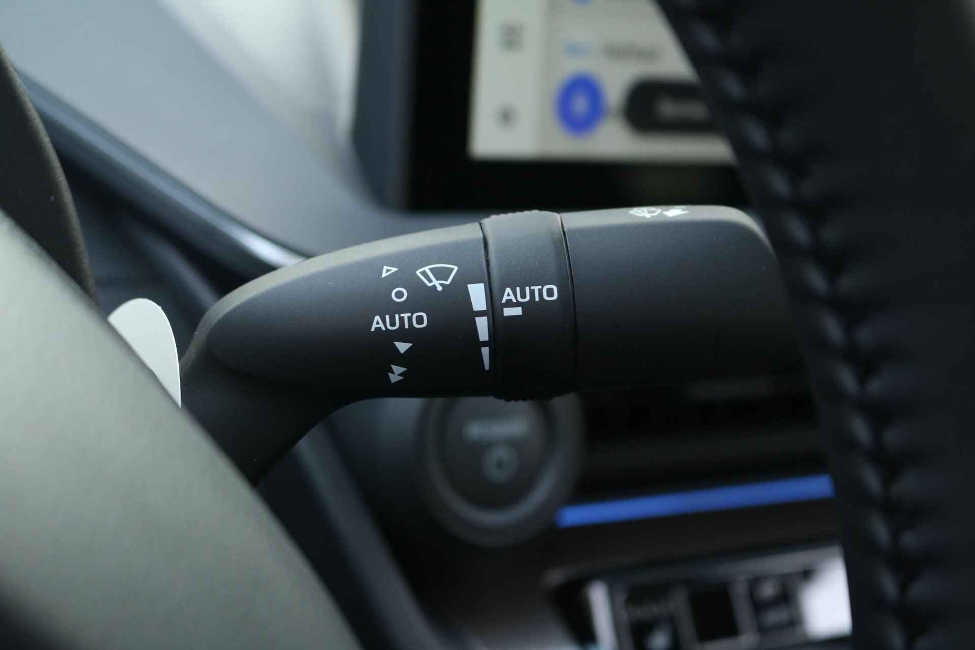 Toyota Prius 2.0 Plug-in Executive, Panorama-dak, NIEUW , Direct leverbaar - 34/50