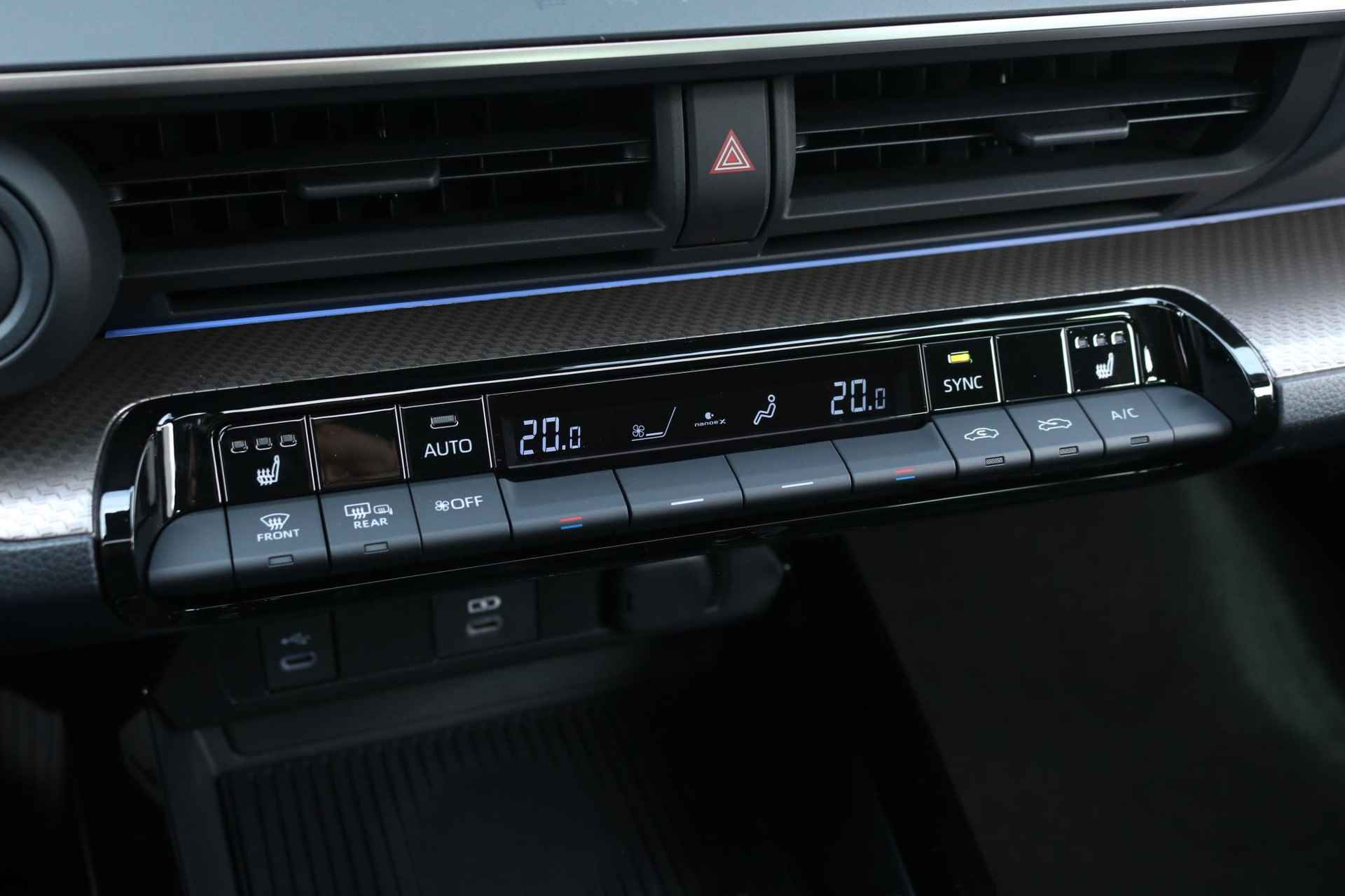 Toyota Prius 2.0 Plug-in Executive, Panorama-dak, NIEUW , Direct leverbaar - 38/50
