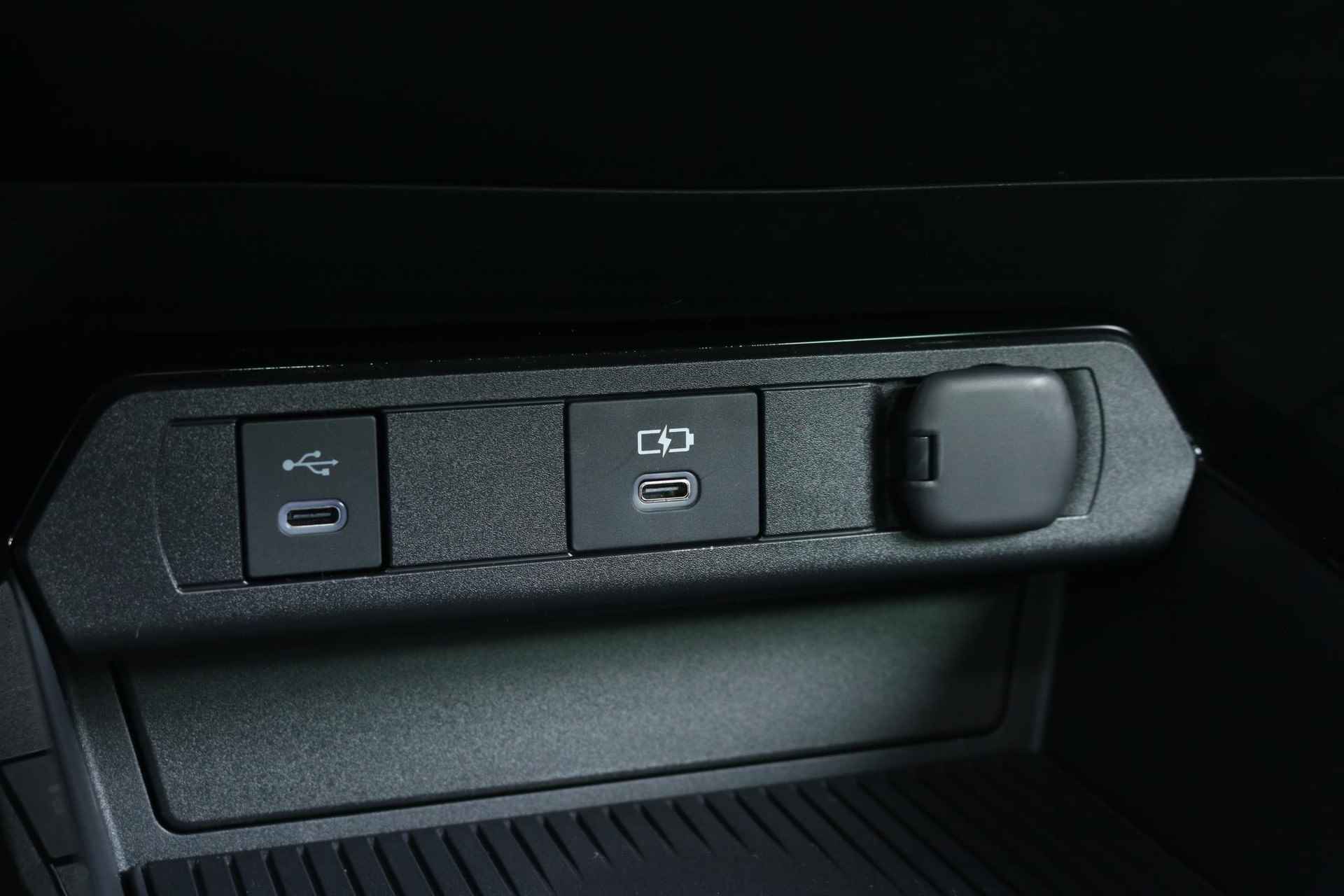 Toyota Prius 2.0 Plug-in Executive, Panorama-dak, NIEUW , Direct leverbaar - 41/50