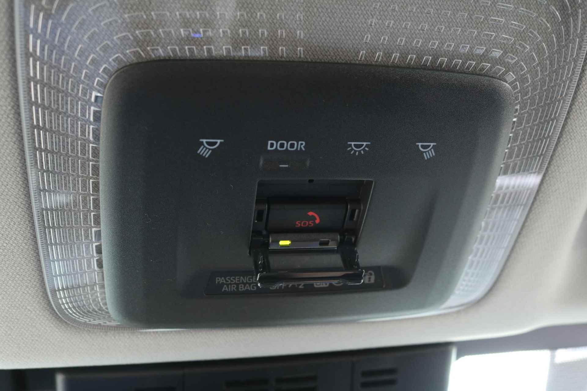 Toyota Prius 2.0 Plug-in Executive, Panorama-dak, NIEUW , Direct leverbaar - 46/50
