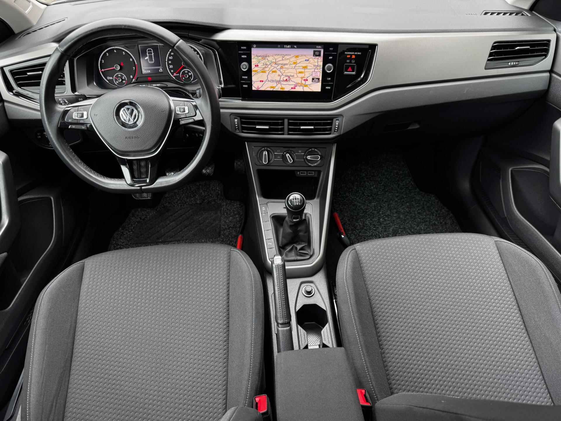 Volkswagen Polo 1.0 TSI Comfortline Business / 116 PK / Panoramadak / Navigatie / Adaptive Cruise / PDC voor + achter / NED-Polo - 4/55