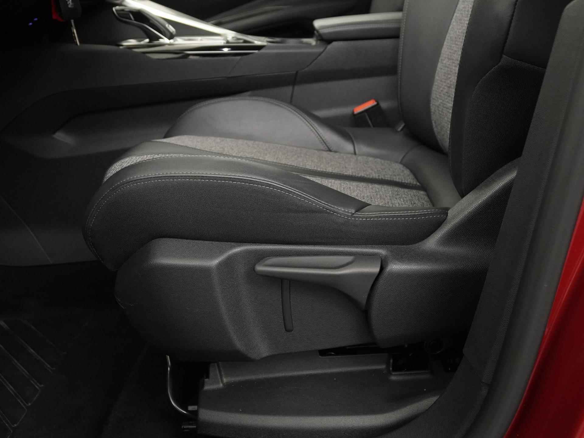 Peugeot 3008 1.2 PureTech Allure | Adapt cruise | Blind spot | Carplay | Lane assist |  Zondag Open! - 27/36