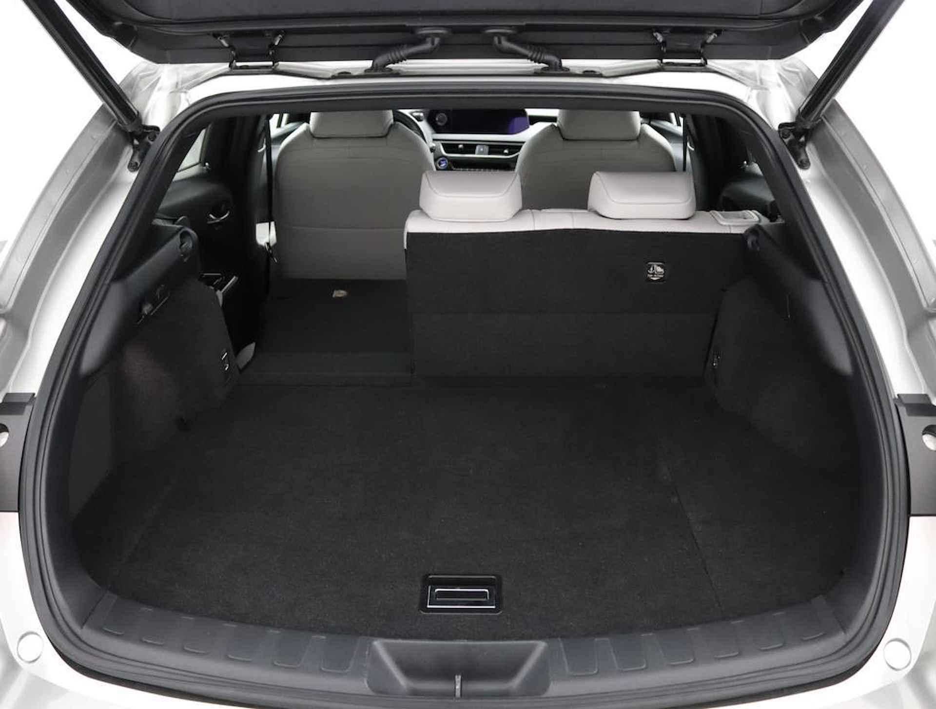 Lexus UX 250h Executive Line | Stoelkoeling | Head-Up Display| Elektrisch bedienbare achterklep | - 24/59