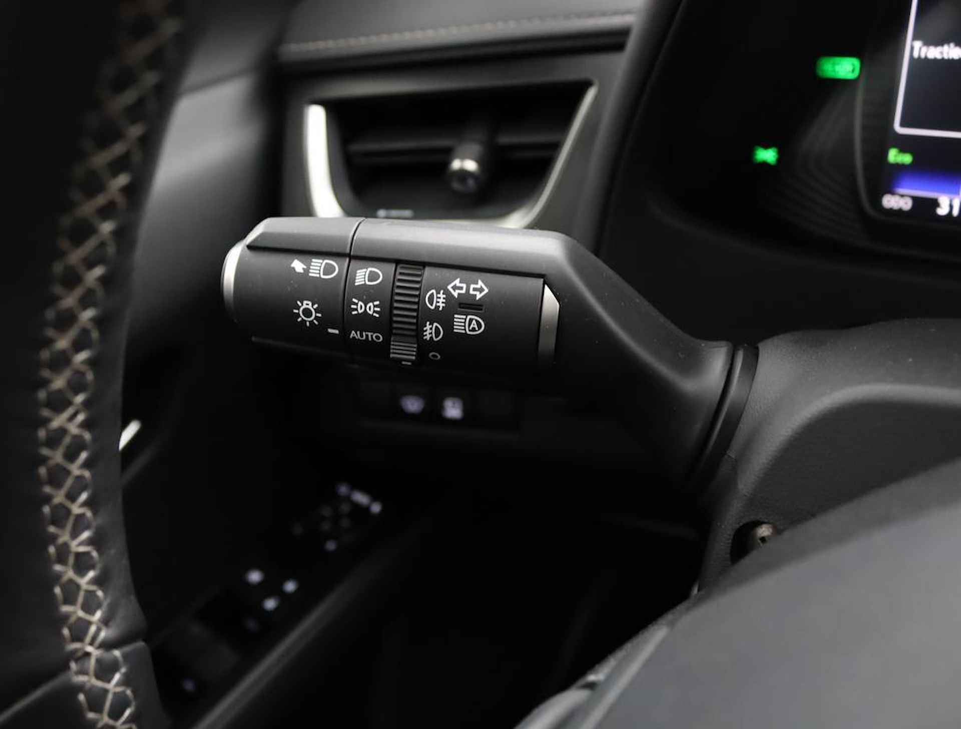 Lexus UX 250h Executive Line | Stoelkoeling | Head-Up Display| Elektrisch bedienbare achterklep | - 30/59