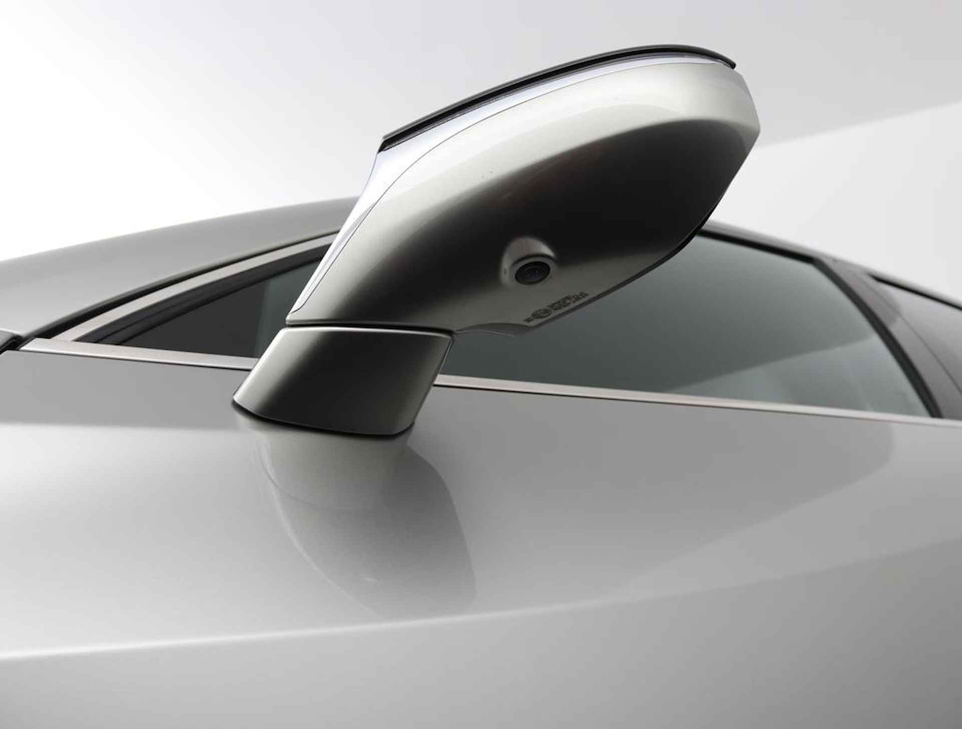 Lexus UX 250h Executive Line | Stoelkoeling | Head-Up Display| Elektrisch bedienbare achterklep | - 38/59