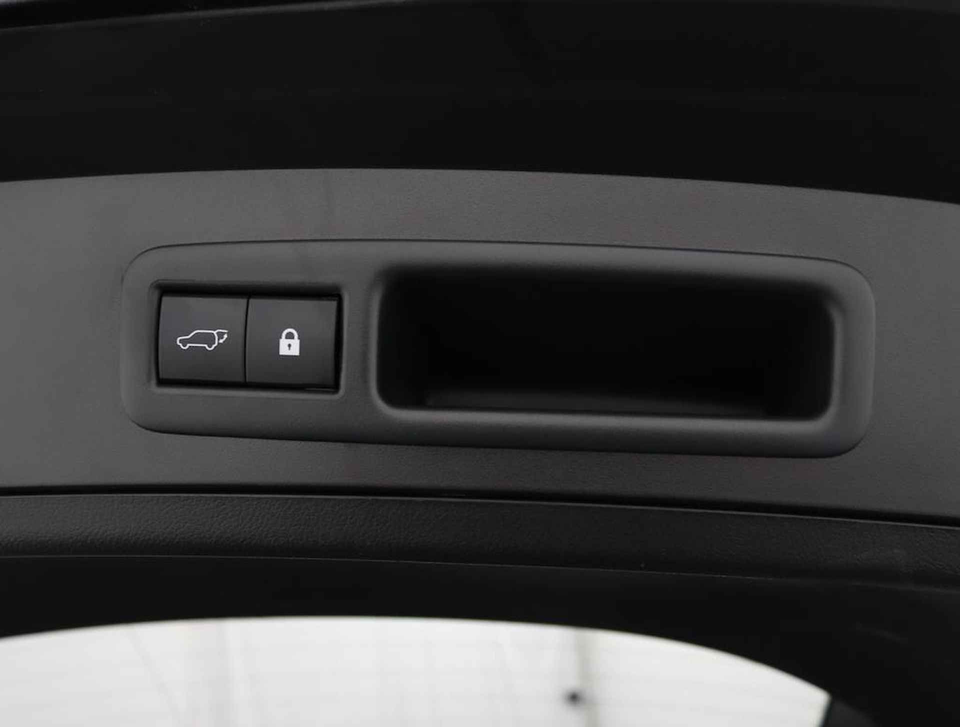 Lexus UX 250h Executive Line | Stoelkoeling | Head-Up Display| Elektrisch bedienbare achterklep | - 45/59