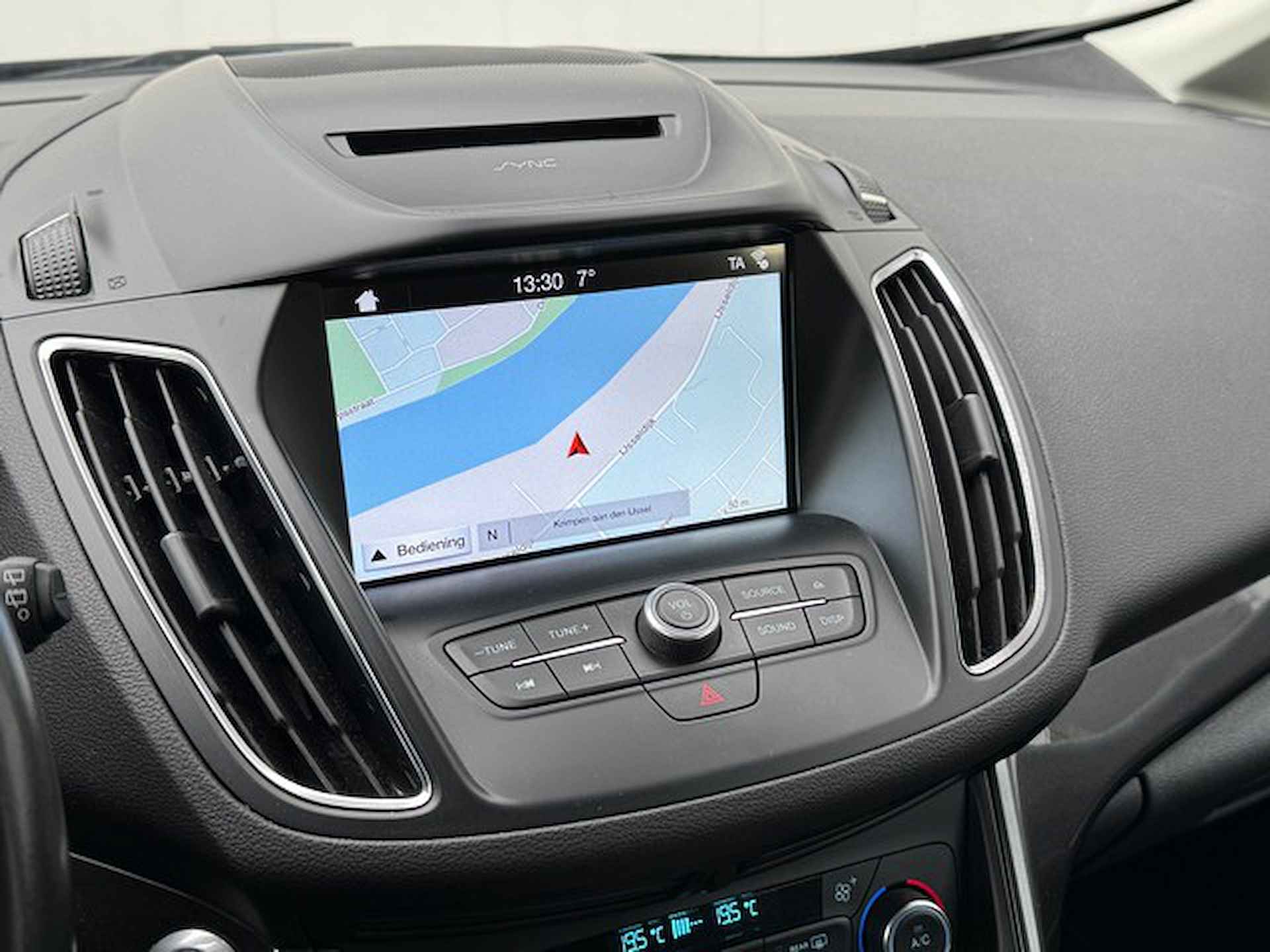 Ford C-MAX 1.5 Titanium 150PK met Navigatie + CarPlay, Park Assist, All Season banden - 10/25