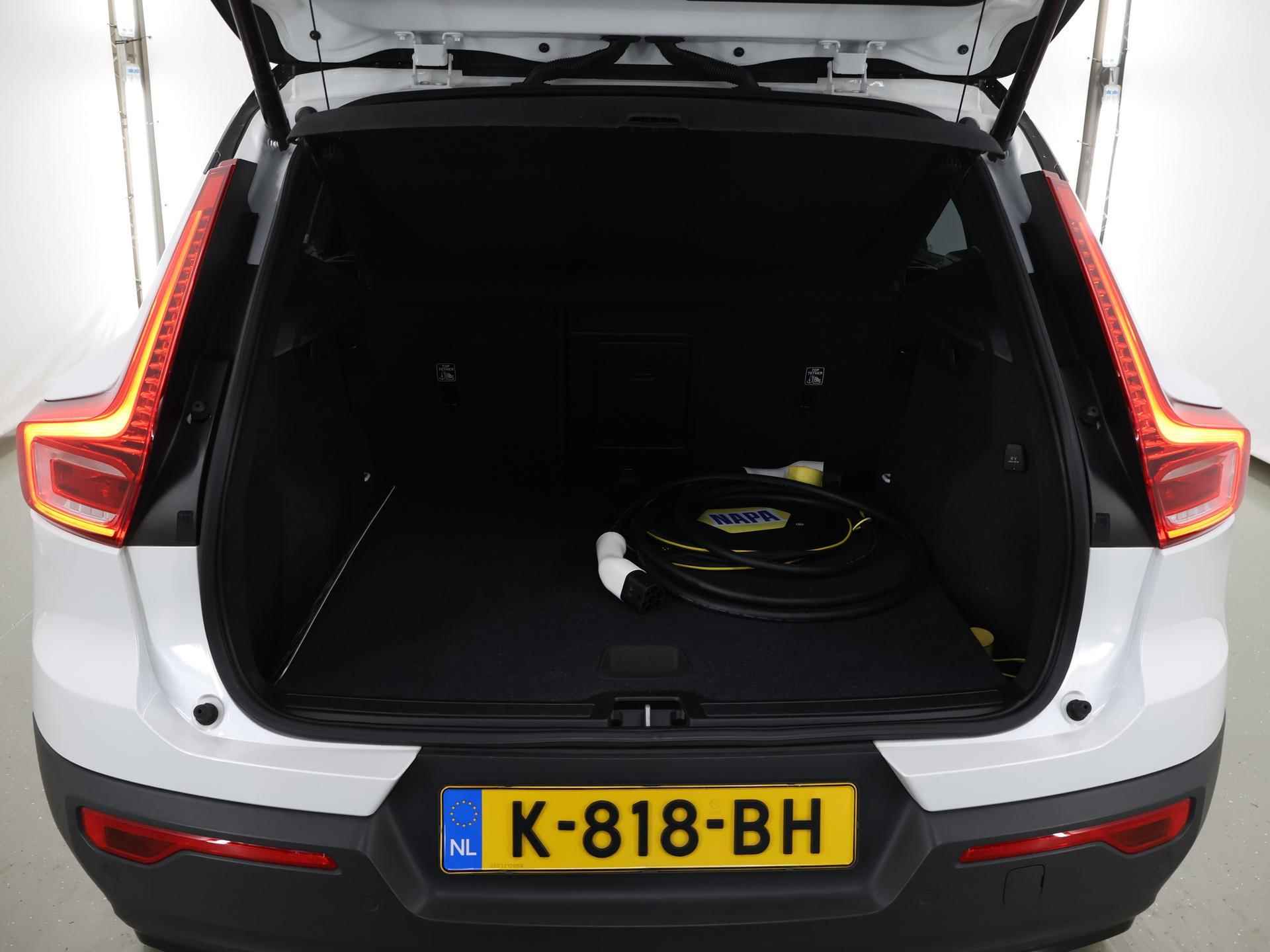 Volvo XC40 Recharge P8 AWD R-Design | Panoramadak | Warmtepomp | Harman/Kardon Audio | Adaptieve Cruise Control | Blis | - 35/41