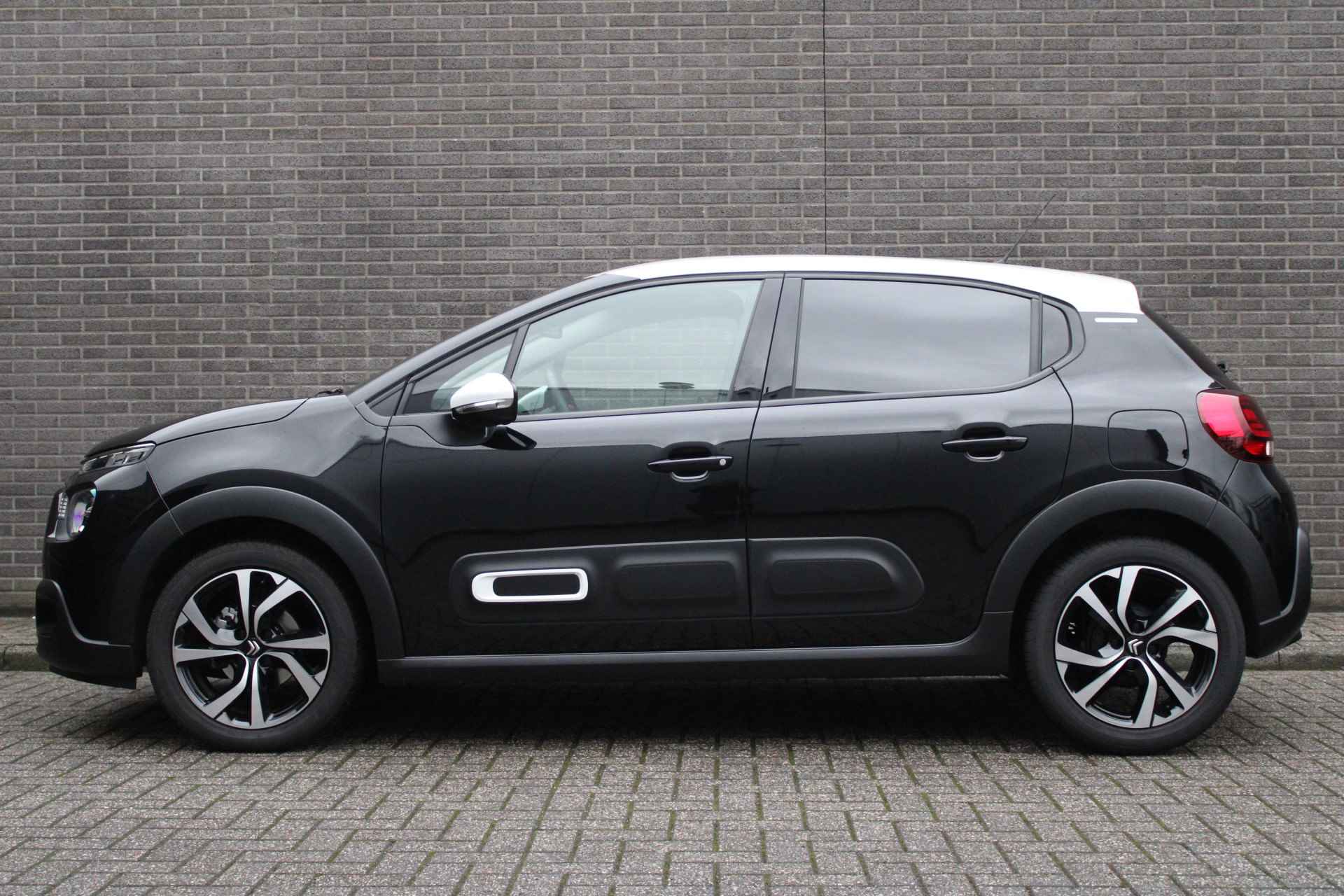 Citroën C3 1.2 PureTech Feel Edition Navigatie, Cruise/Climate Control, Trekhaak, Apple carplay/Android auto, LM Velgen, - 3/33