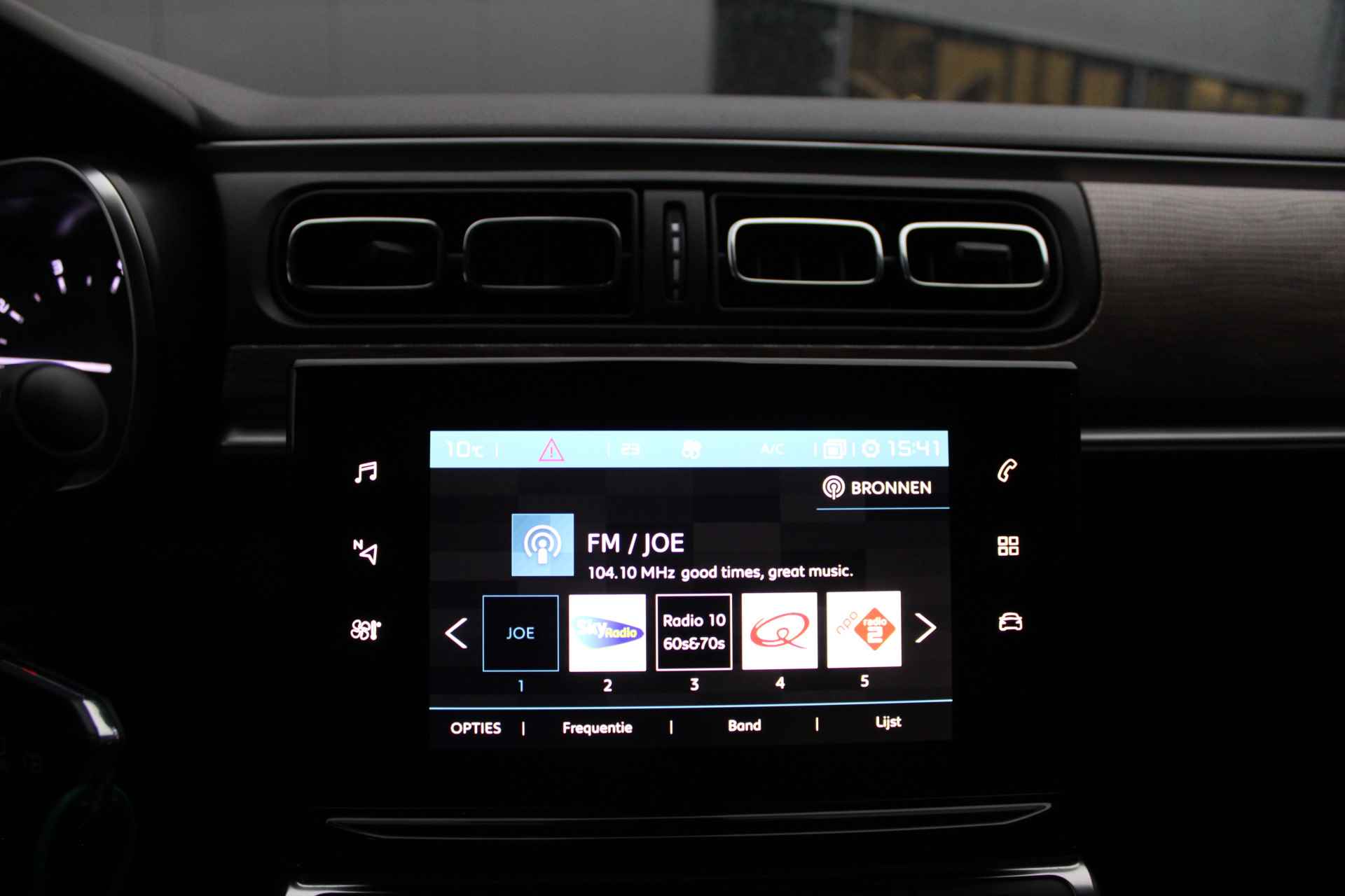 Citroën C3 1.2 PureTech Feel Edition Navigatie, Cruise/Climate Control, Trekhaak, Apple carplay/Android auto, LM Velgen, - 18/33