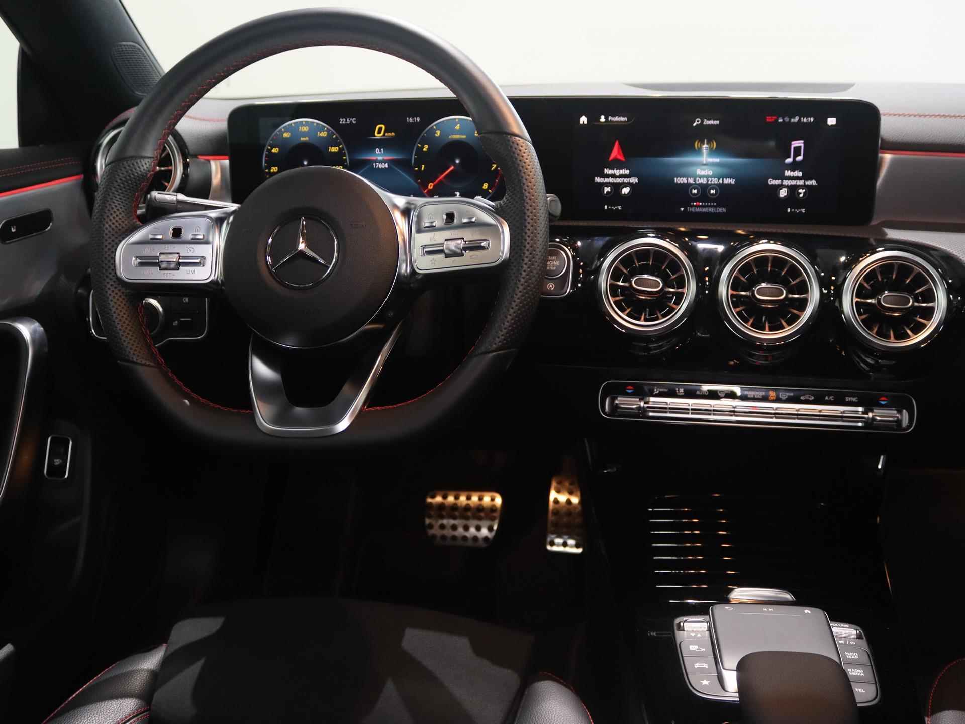 Mercedes-Benz CLA-klasse 180 Business Solution AMG | Panorama-schuifdak | Sfeerverlichting | KEYLESS GO | Stoelverwarming | Achteruitrijcamera - 11/25