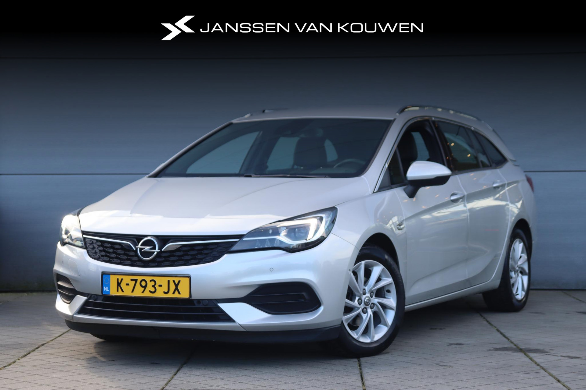 Opel Astra Sports Tourer 1.2 Elegance Navigatie / Stoelverwarming / Afneembare Trekhaak / Climate Control / Bose