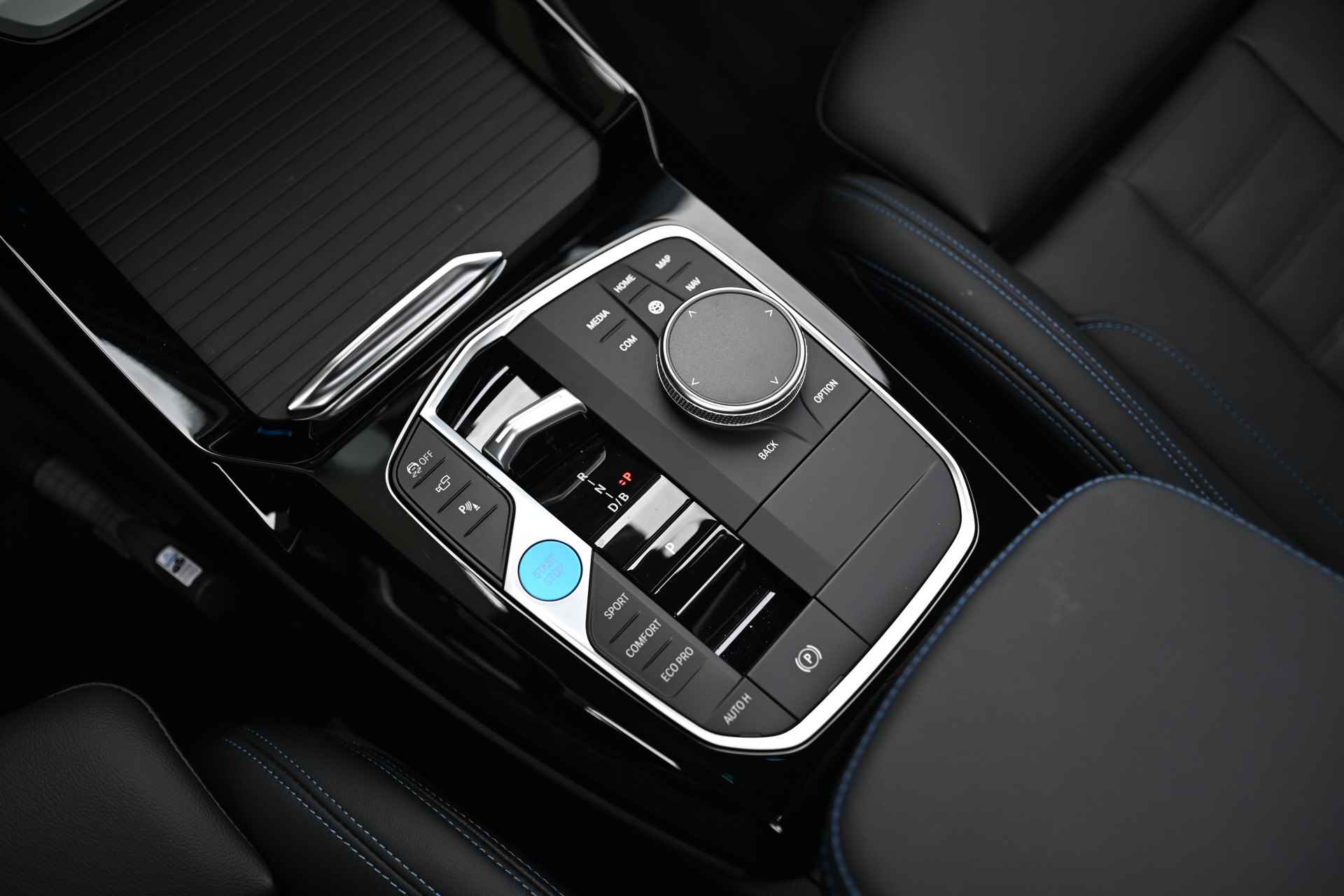 BMW iX3 High Executive / Trekhaak / Sportstoelen / Stoelverwarming / Adaptieve LED / Head-Up / Driving Assistant Professional / Harman Kardon - 31/38