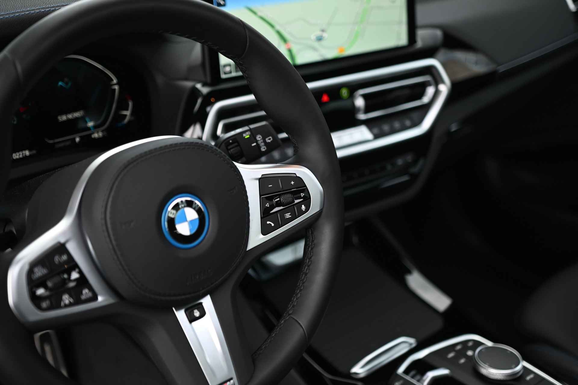 BMW iX3 High Executive / Trekhaak / Sportstoelen / Stoelverwarming / Adaptieve LED / Head-Up / Driving Assistant Professional / Harman Kardon - 34/38
