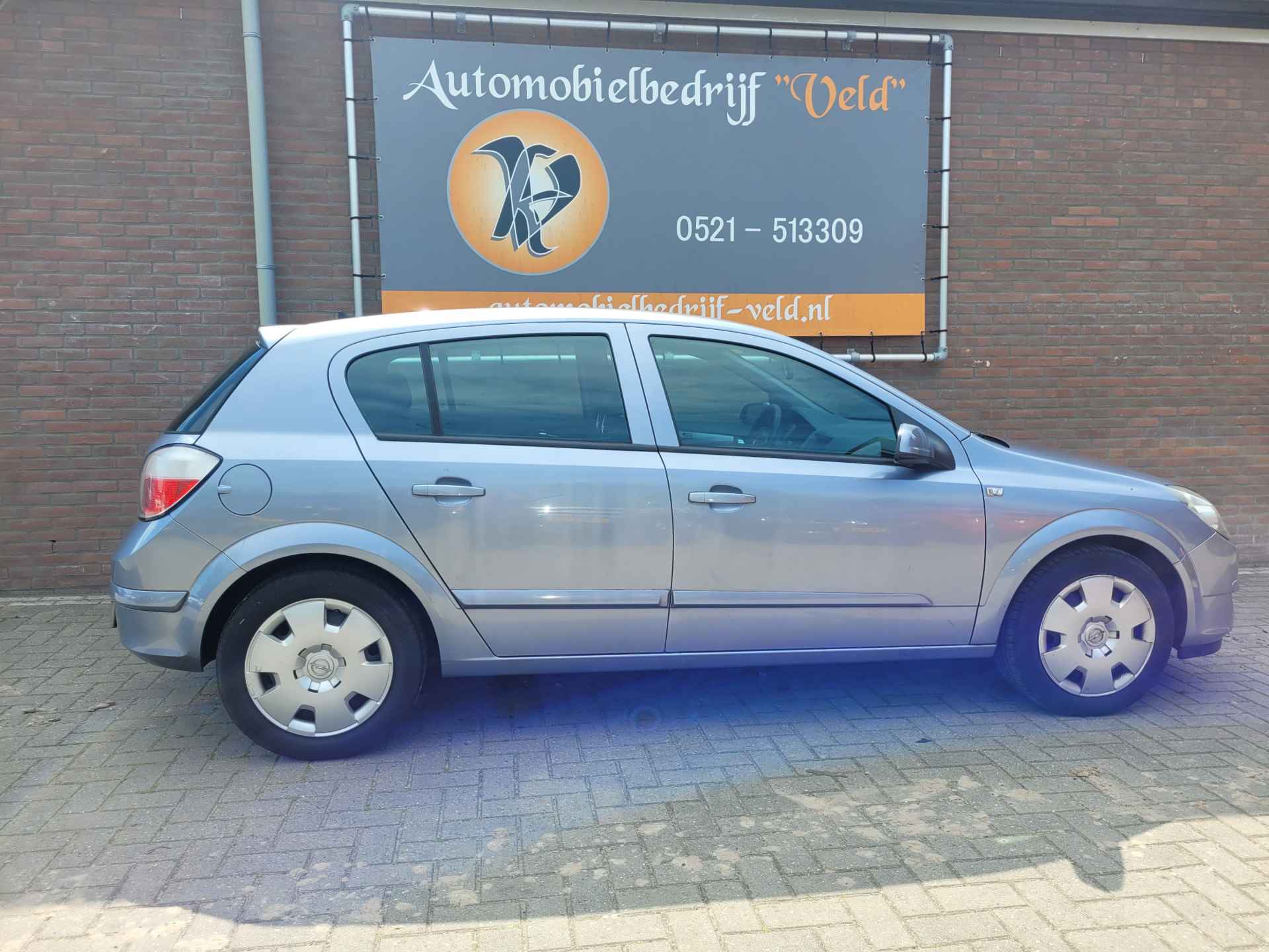 Opel Astra 1.4 Enjoy - 23/26