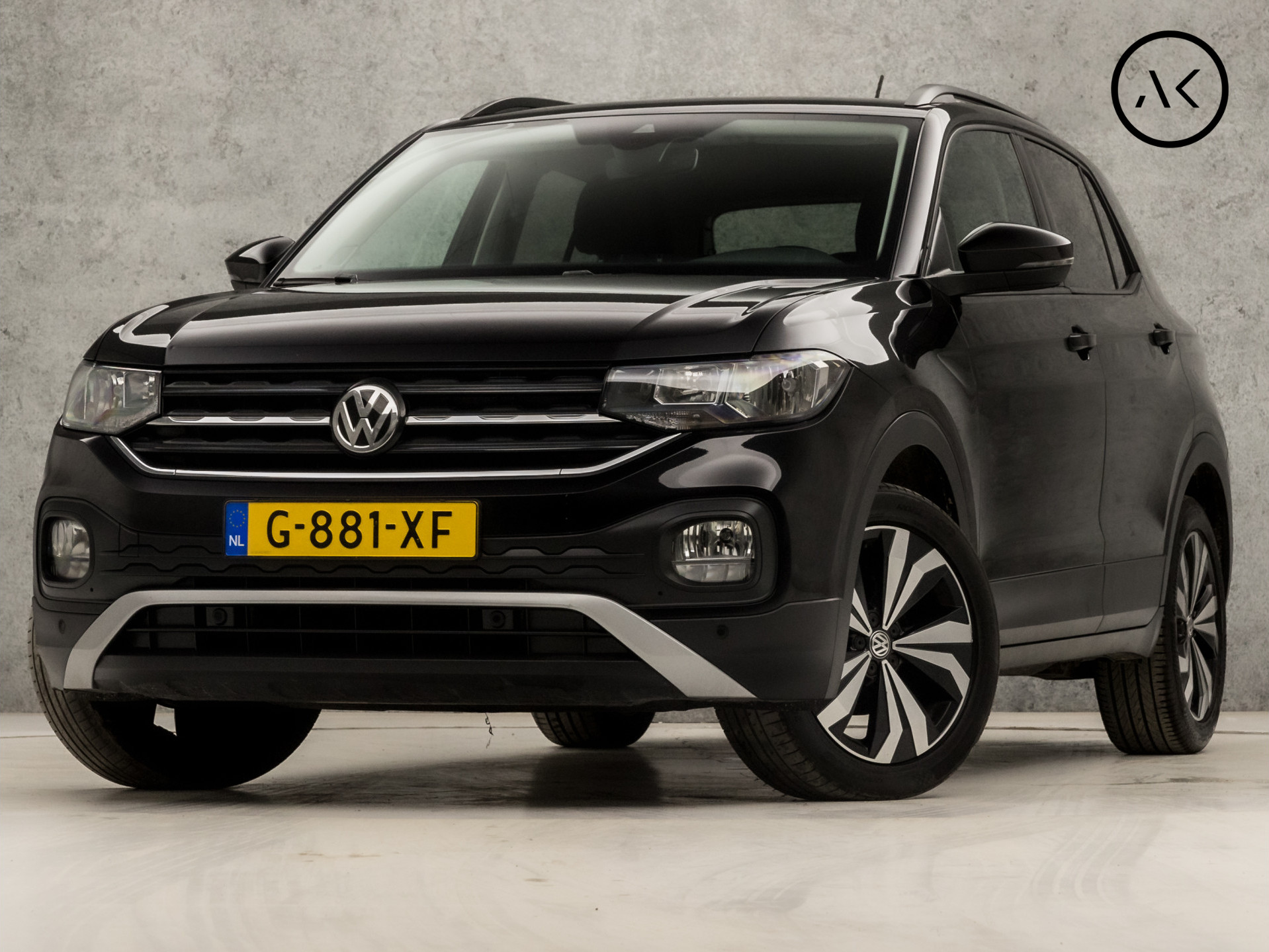 Volkswagen T-Cross 1.0 TSI Sport Automaat (APPLE CARPLAY, GROOT NAVI, CLIMATE, LEDER, SPORTSTOELEN, GETINT GLAS, PARKEERSENSOREN, ADAPTIVE CRUISE, NIEUWSTAAT)