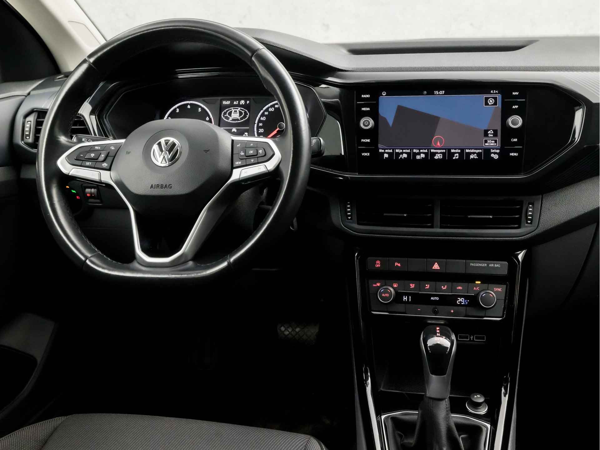 Volkswagen T-Cross 1.0 TSI Sport Automaat (APPLE CARPLAY, GROOT NAVI, CLIMATE, LEDER, SPORTSTOELEN, GETINT GLAS, PARKEERSENSOREN, ADAPTIVE CRUISE, NIEUWSTAAT) - 7/32