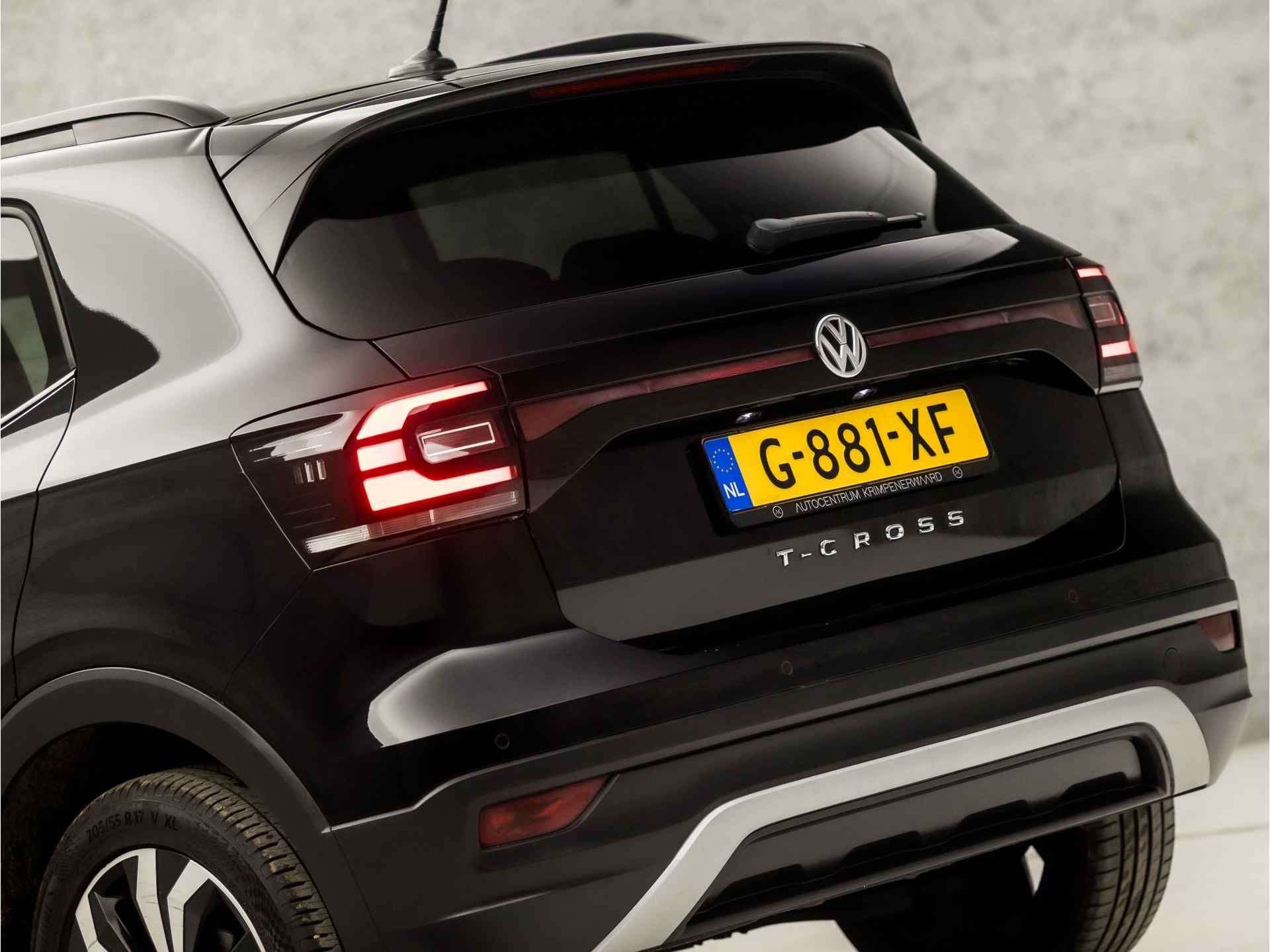 Volkswagen T-Cross 1.0 TSI Sport Automaat (APPLE CARPLAY, GROOT NAVI, CLIMATE, LEDER, SPORTSTOELEN, GETINT GLAS, PARKEERSENSOREN, ADAPTIVE CRUISE, NIEUWSTAAT) - 11/32