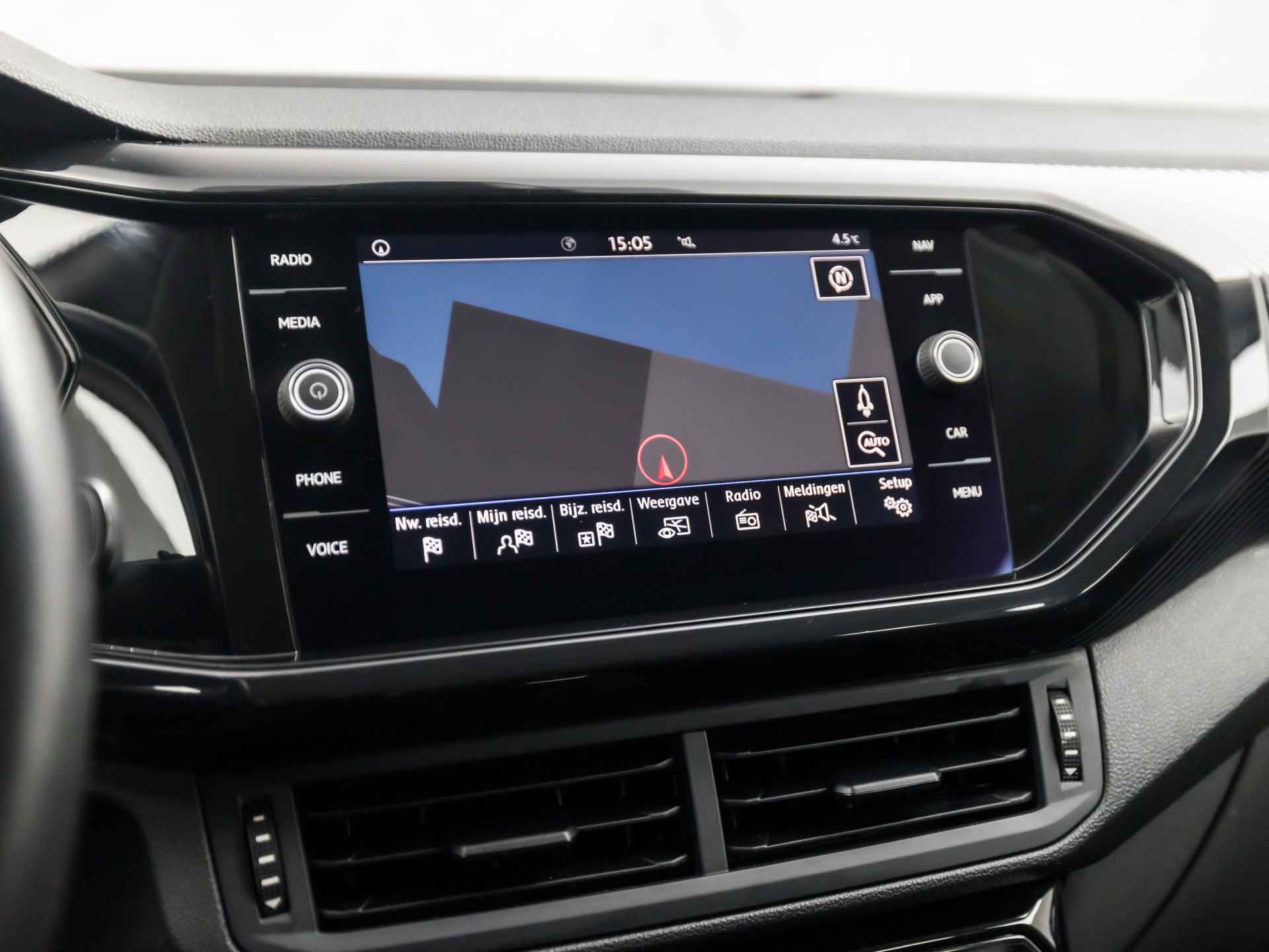 Volkswagen T-Cross 1.0 TSI Sport Automaat (APPLE CARPLAY, GROOT NAVI, CLIMATE, LEDER, SPORTSTOELEN, GETINT GLAS, PARKEERSENSOREN, ADAPTIVE CRUISE, NIEUWSTAAT) - 22/32