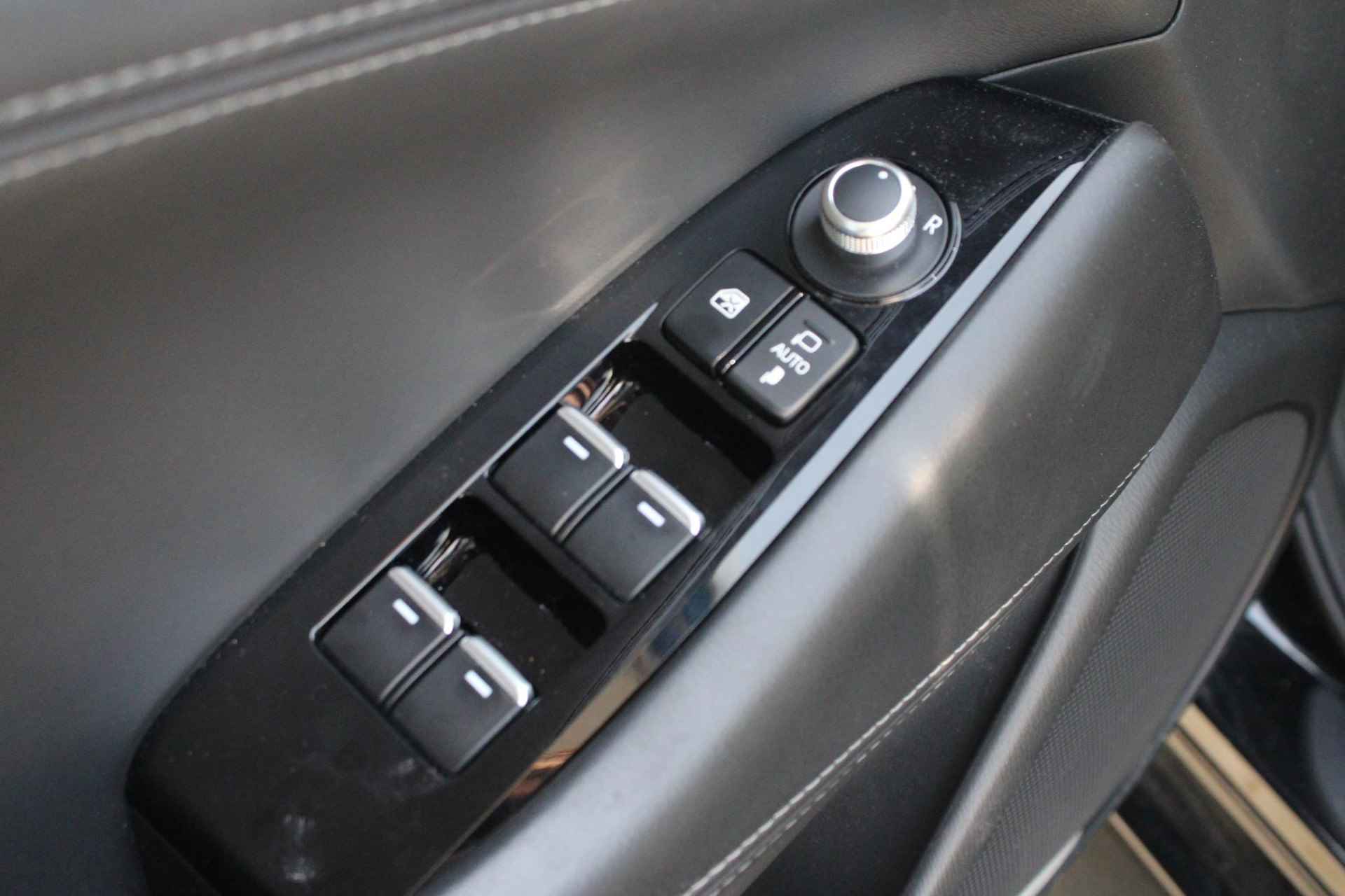 Mazda 6 Sportbreak 2.0 SkyActiv-G 165 Business Automaat! | | Xenon verlichting | Trekhaak | Lederen bekleding | Stoelverwarming | Stoel Ventilatie voor | - 16/42