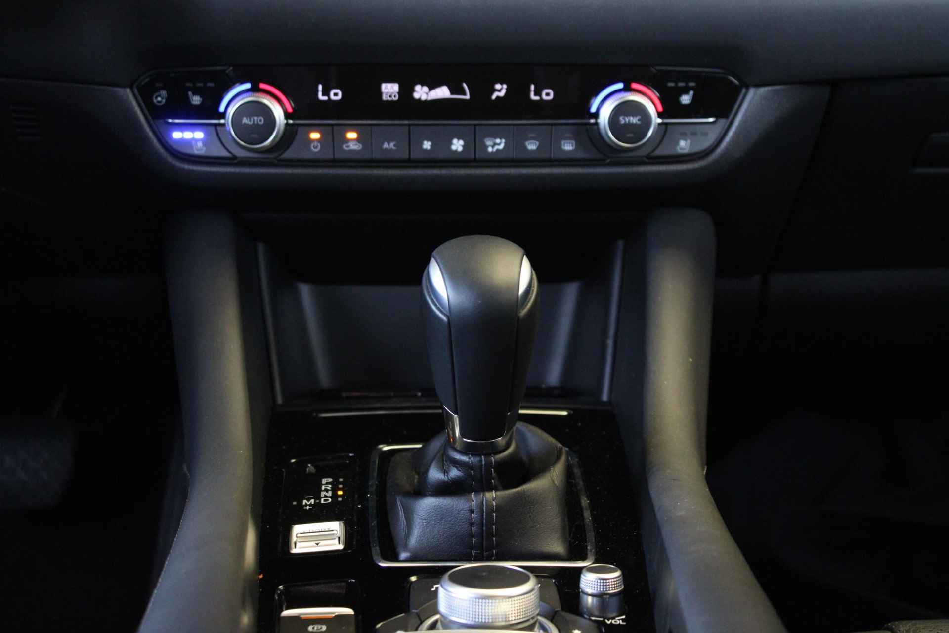 Mazda 6 Sportbreak 2.0 SkyActiv-G 165 Business Automaat! | | Xenon verlichting | Trekhaak | Lederen bekleding | Stoelverwarming | Stoel Ventilatie voor | - 25/42
