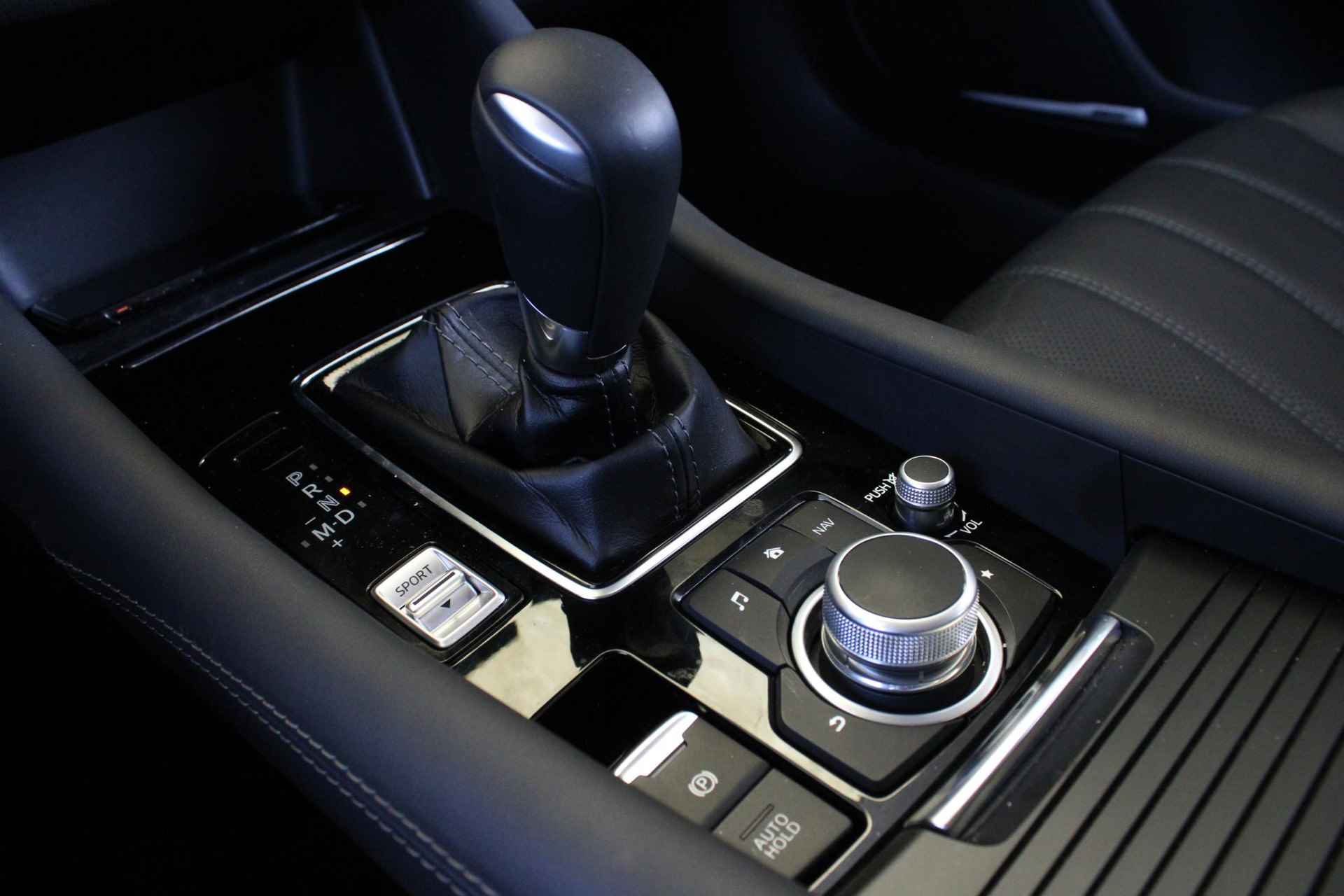 Mazda 6 Sportbreak 2.0 SkyActiv-G 165 Business Automaat! | | Xenon verlichting | Trekhaak | Lederen bekleding | Stoelverwarming | Stoel Ventilatie voor | - 28/42