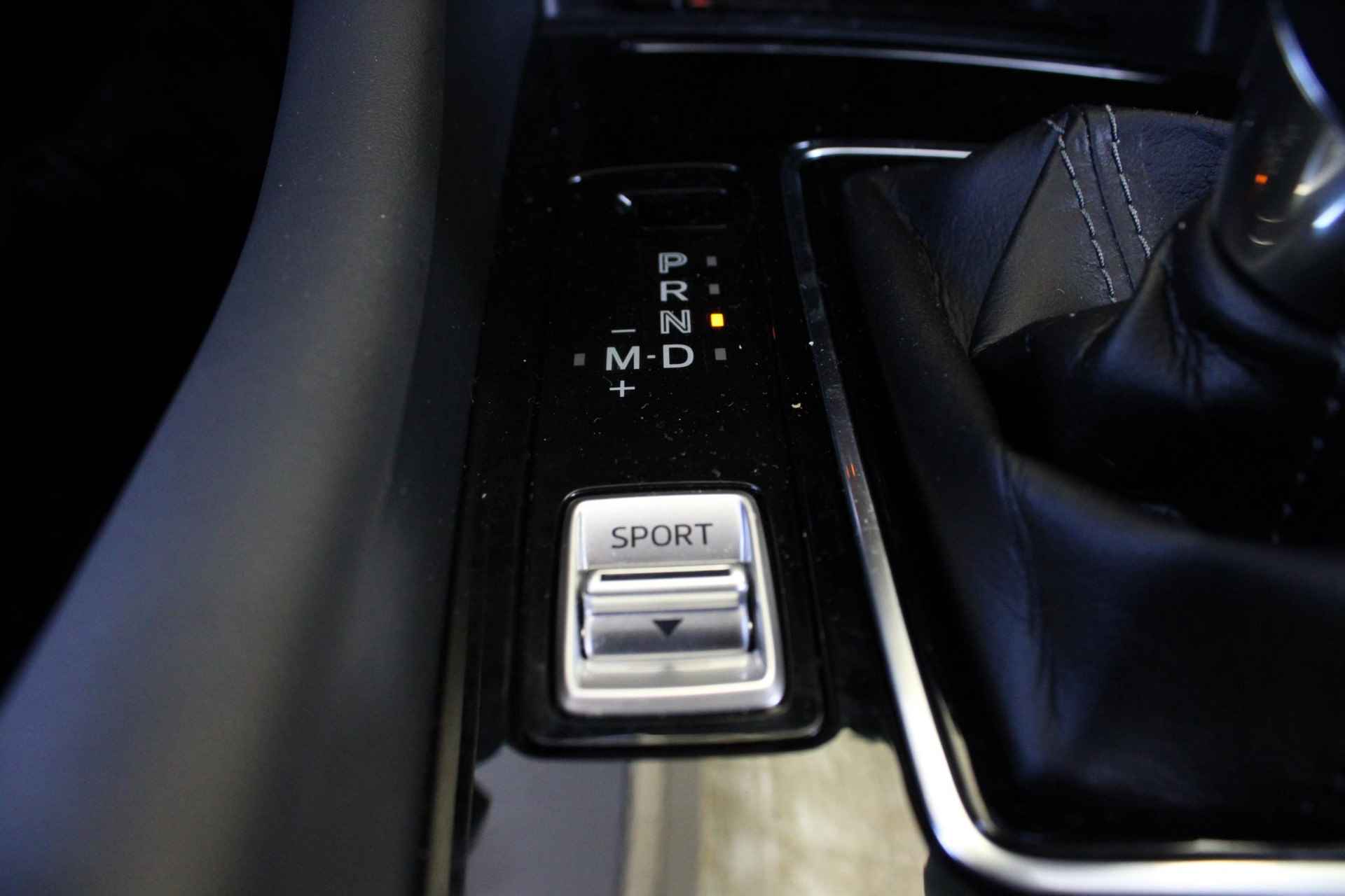 Mazda 6 Sportbreak 2.0 SkyActiv-G 165 Business Automaat! | | Xenon verlichting | Trekhaak | Lederen bekleding | Stoelverwarming | Stoel Ventilatie voor | - 30/42