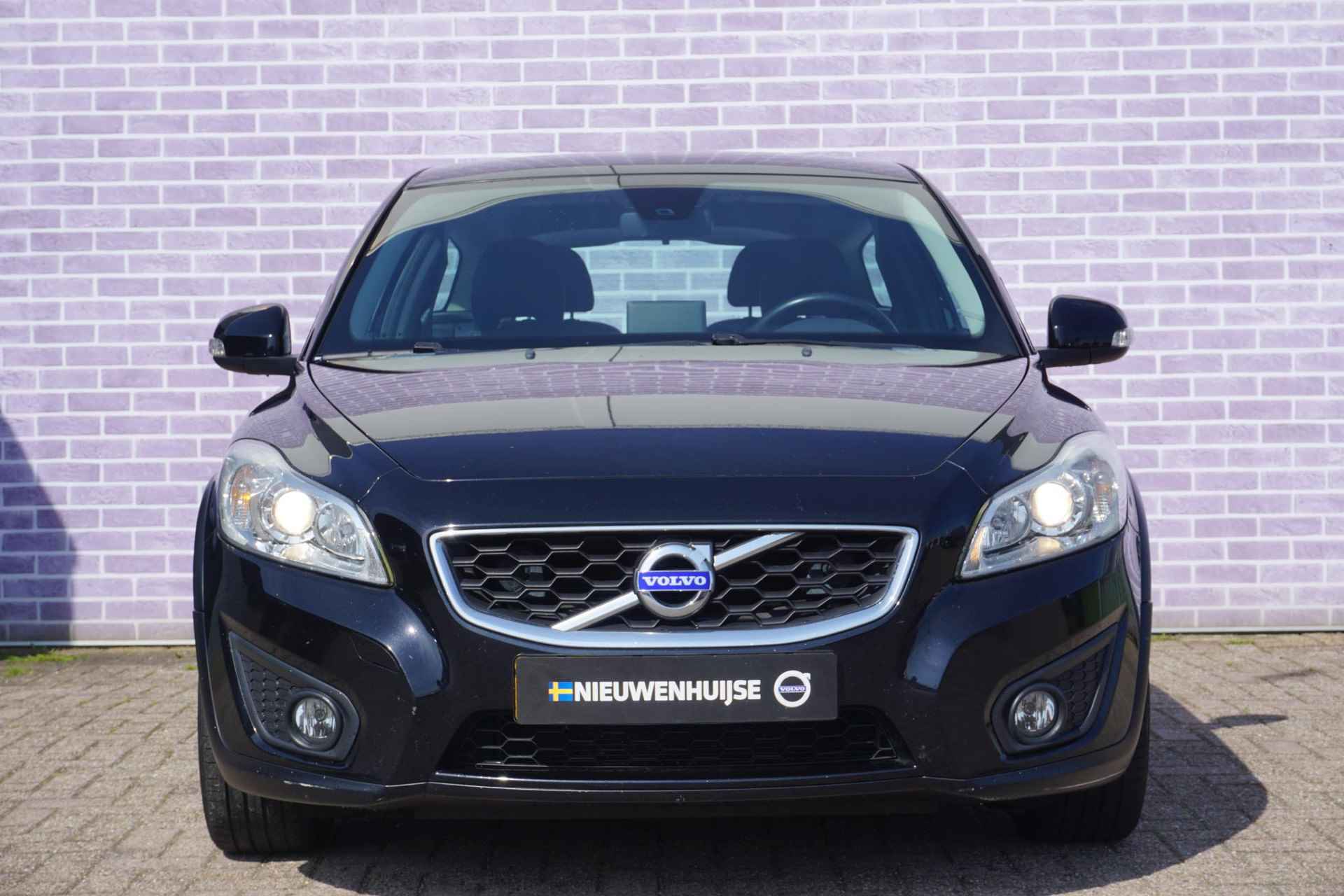 Volvo C30 2.0 Momentum | Leder | High Performance audio | Navigatie | Bluetooth | parkeer sensoren | spoiler | - 15/23