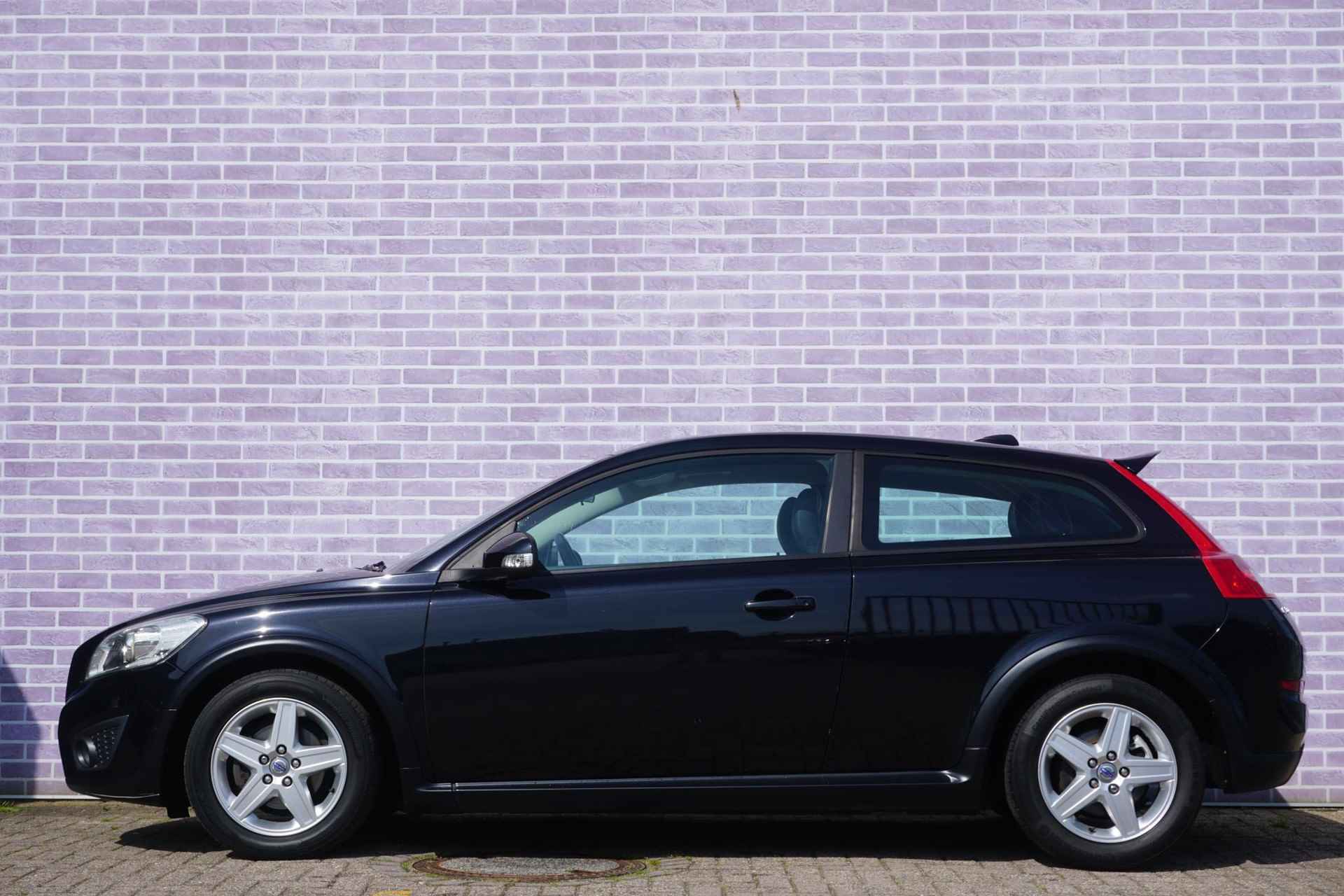 Volvo C30 2.0 Momentum | Leder | High Performance audio | Navigatie | Bluetooth | parkeer sensoren | spoiler | - 16/23