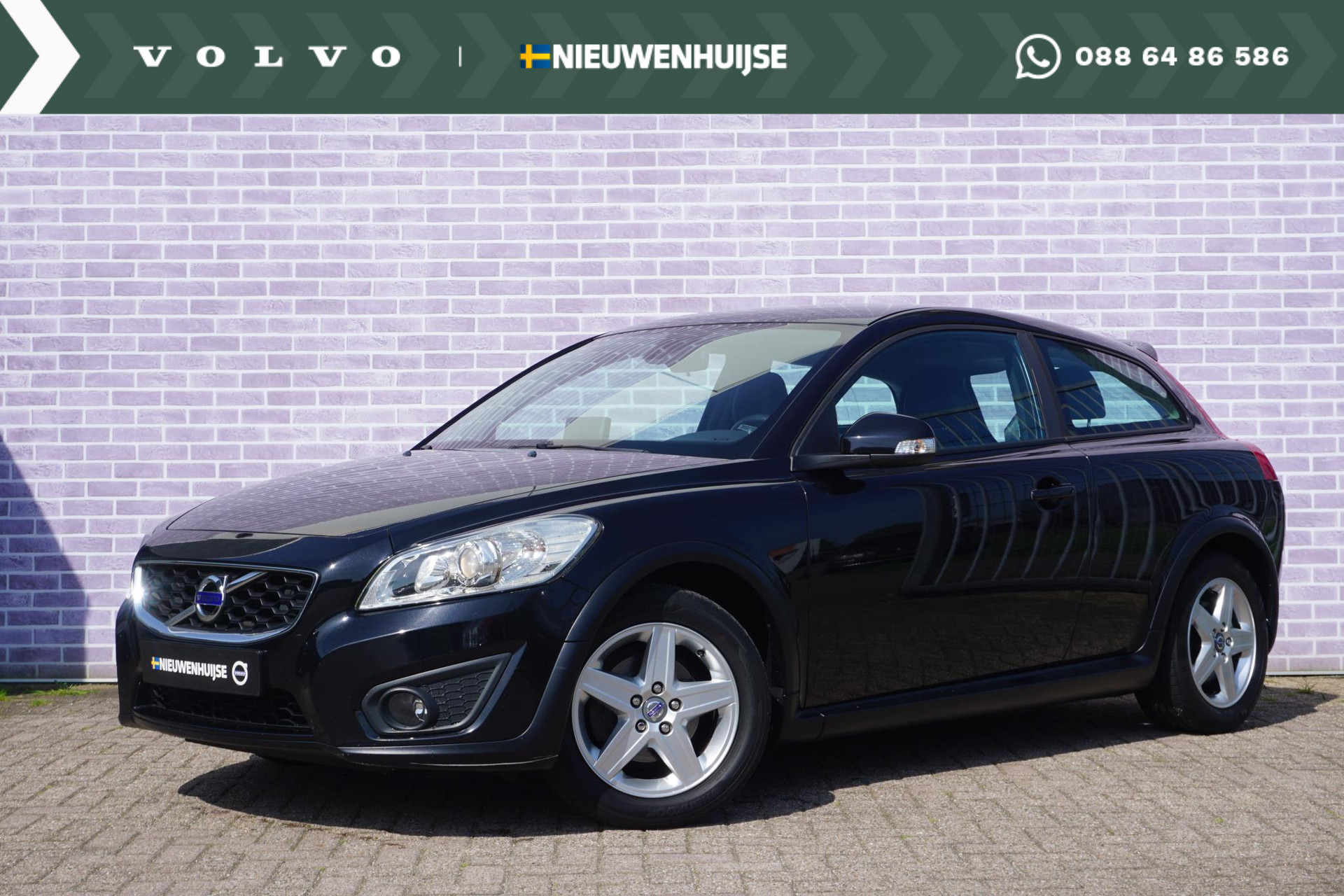 Volvo C30 2.0 Momentum | Leder | High Performance audio | Navigatie | Bluetooth | parkeer sensoren | spoiler |