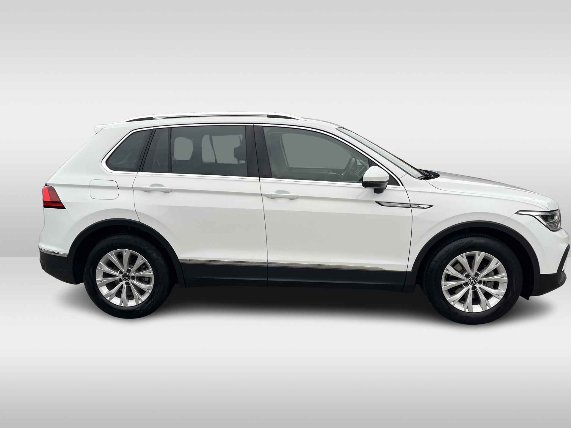 Volkswagen Tiguan 1.5 TSI 130 pk Life Business | Navi | Ergo bestuurdersstoel - 6/25