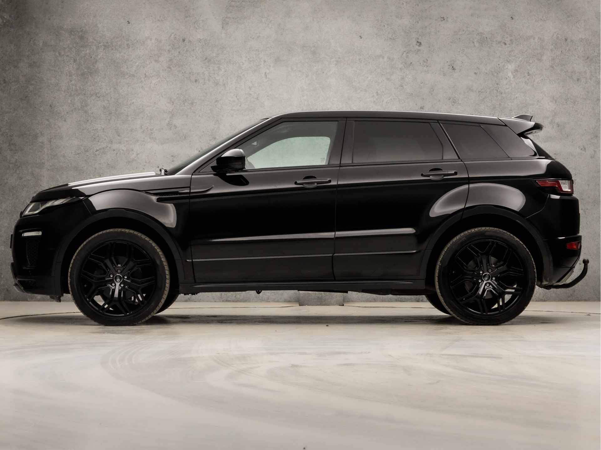 Land Rover Range Rover Evoque 2.0 Si4 HSE Dynamic Black Edition 241Pk Automaat (PANORAMADAK, GROOT NAVI, MERIDIAN AUDIO, STUUR/STOELVERWARMING, GETINT GLAS, ELEK SPORTSTOELEN, CAMERA, ELEK ACHTERKLEP, TREKHAAK, NIEUWSTAAT) - 2/43