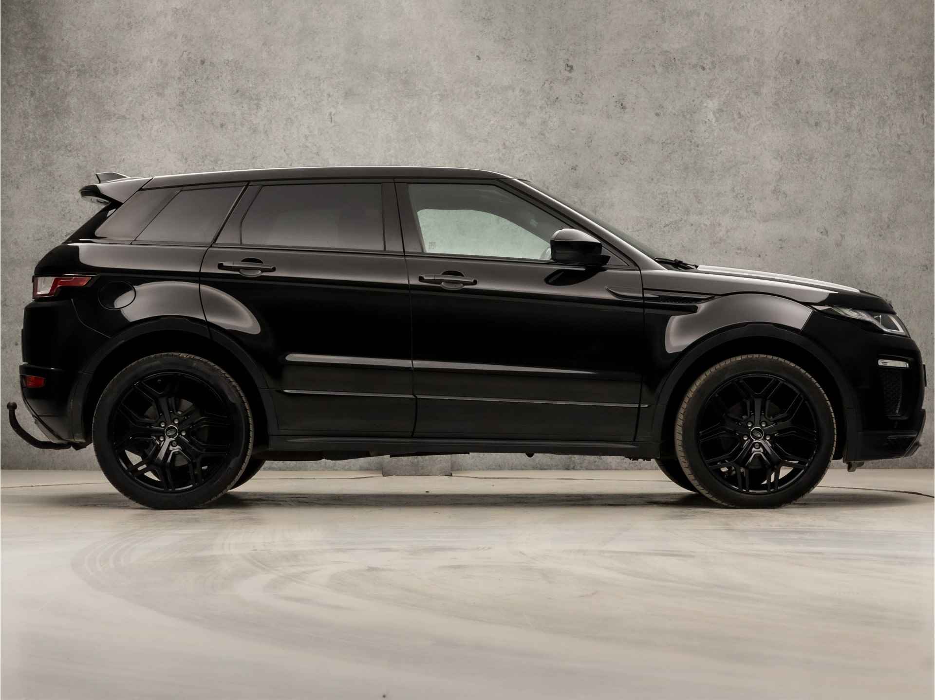 Land Rover Range Rover Evoque 2.0 Si4 HSE Dynamic Black Edition 241Pk Automaat (PANORAMADAK, GROOT NAVI, MERIDIAN AUDIO, STUUR/STOELVERWARMING, GETINT GLAS, ELEK SPORTSTOELEN, CAMERA, ELEK ACHTERKLEP, TREKHAAK, NIEUWSTAAT) - 4/43