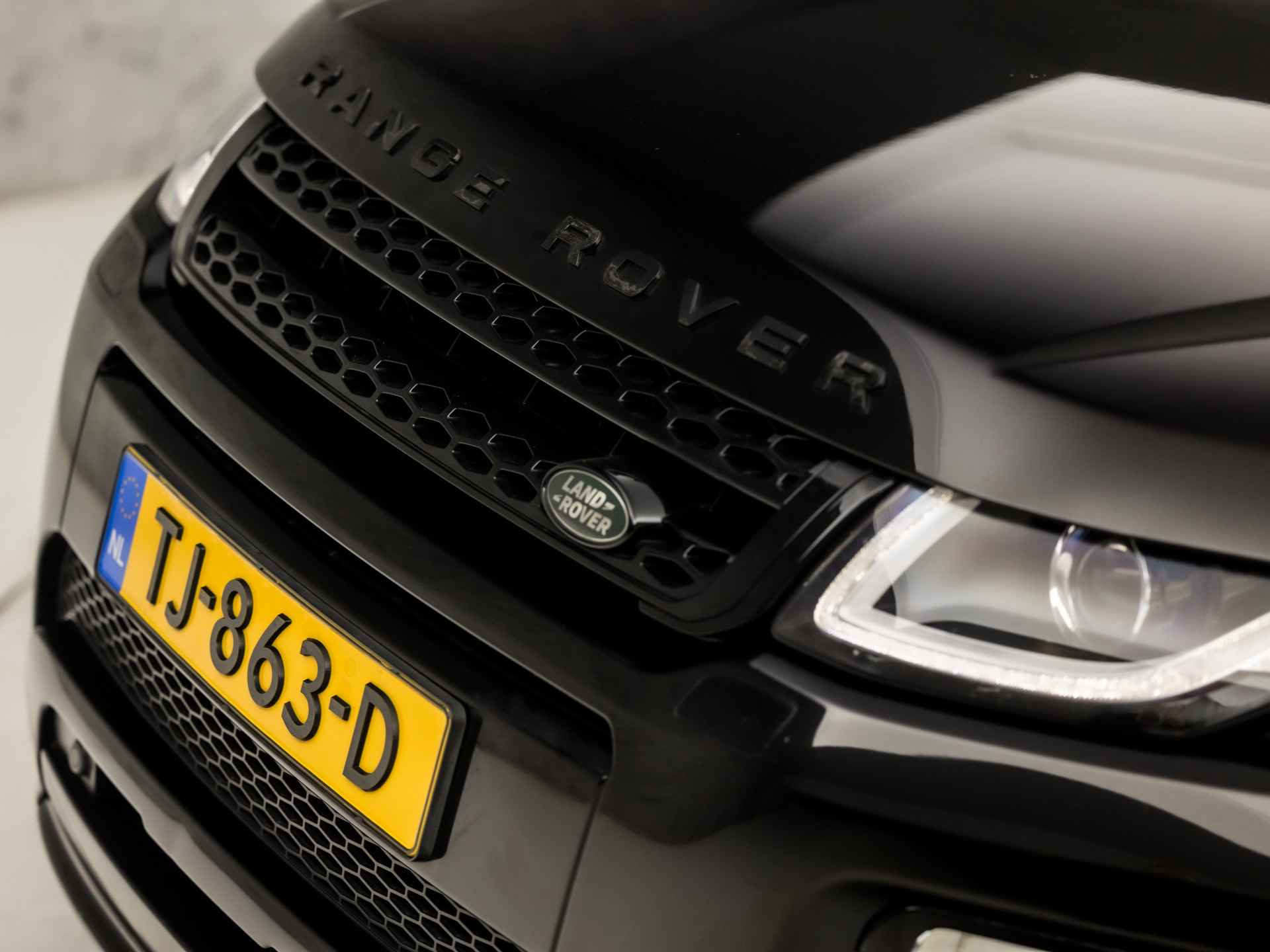 Land Rover Range Rover Evoque 2.0 Si4 HSE Dynamic Black Edition 241Pk Automaat (PANORAMADAK, GROOT NAVI, MERIDIAN AUDIO, STUUR/STOELVERWARMING, GETINT GLAS, ELEK SPORTSTOELEN, CAMERA, ELEK ACHTERKLEP, TREKHAAK, NIEUWSTAAT) - 38/43