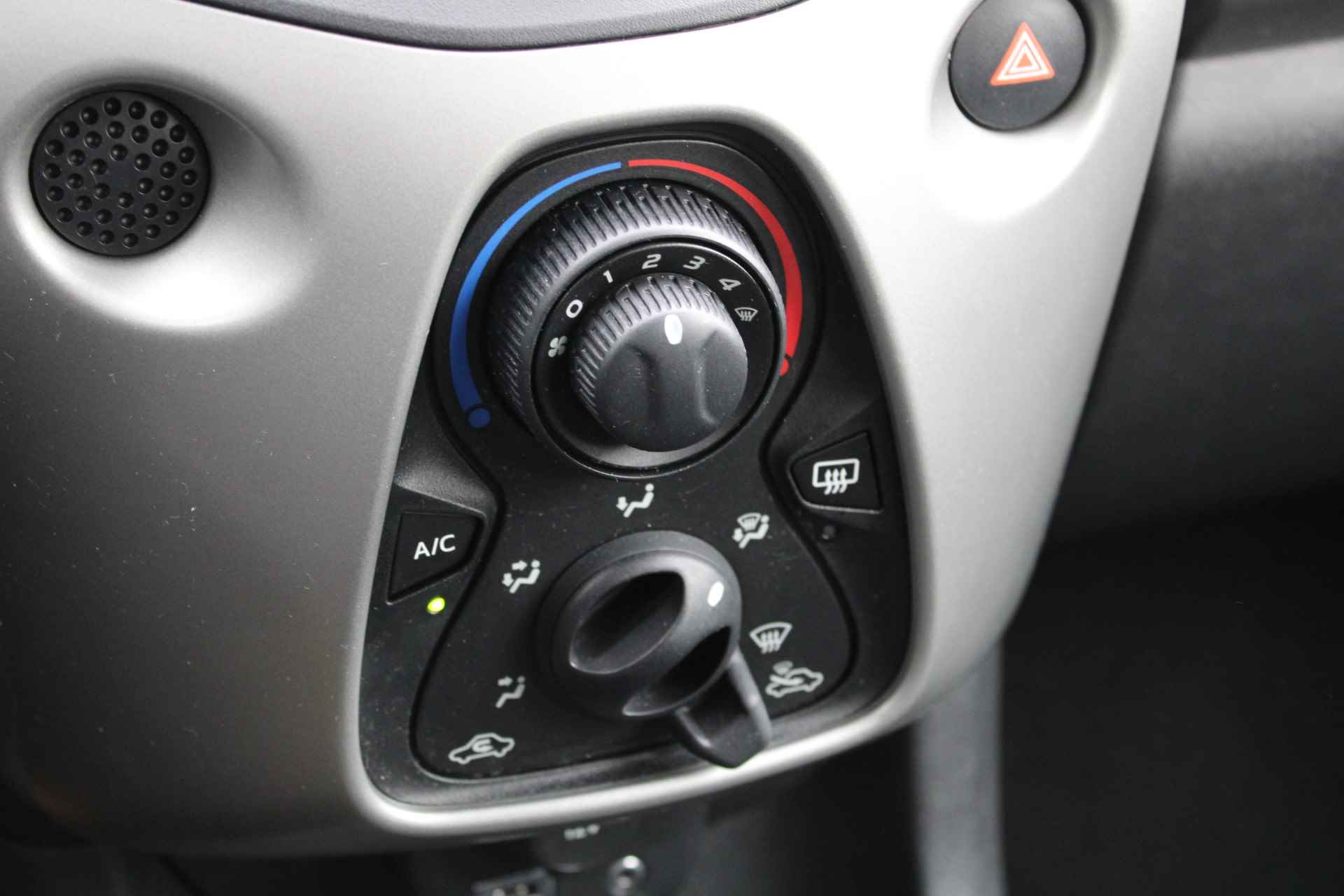 Peugeot 108 5drs 1.0 e-VTi Active Top! | Open dak | Airconditioning | Bluetooth | LED | Mistlampen | - 18/24