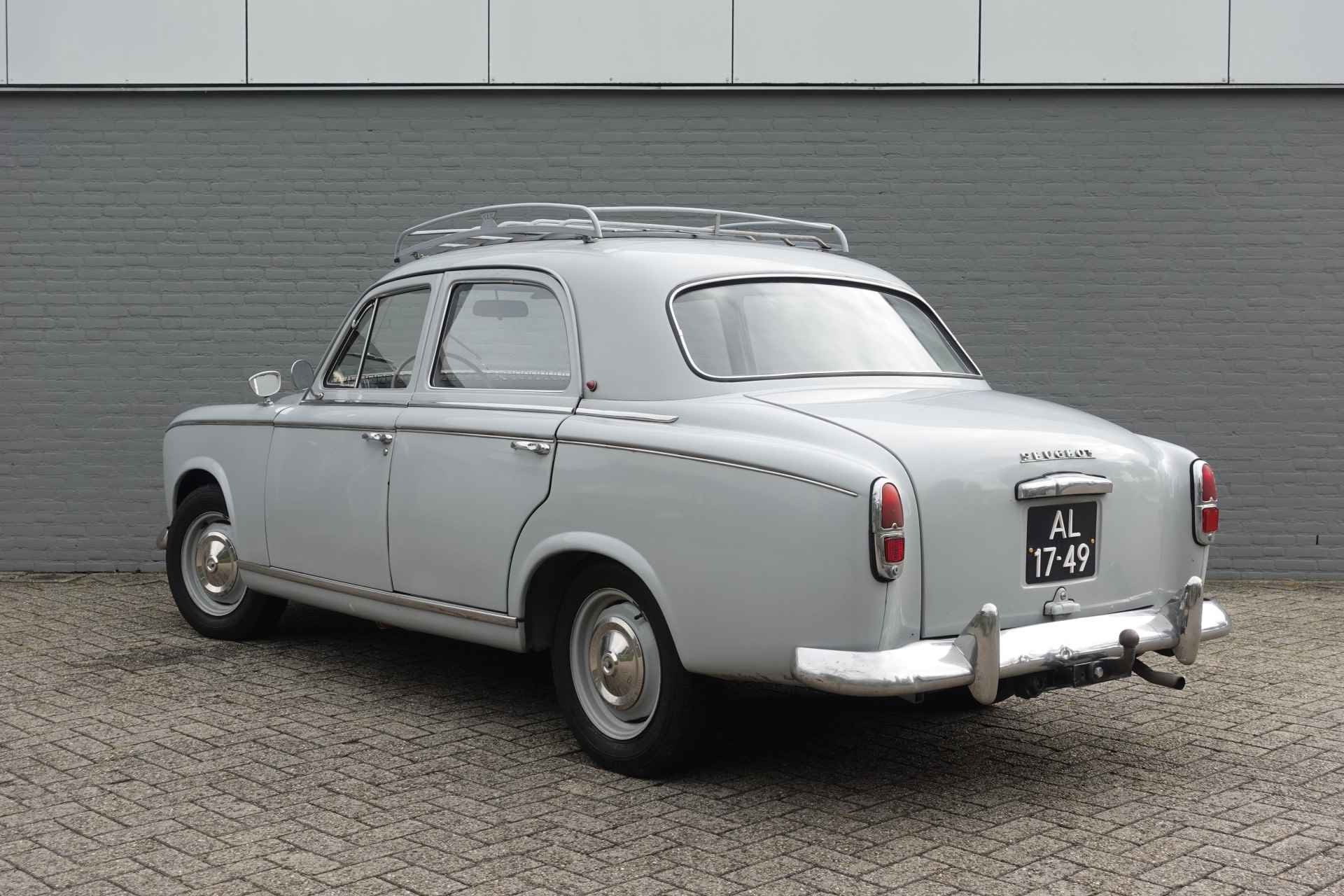 Peugeot 403 Berline | T.u.p.a.c. Imperiaal | trekhaak | radio - 2/23