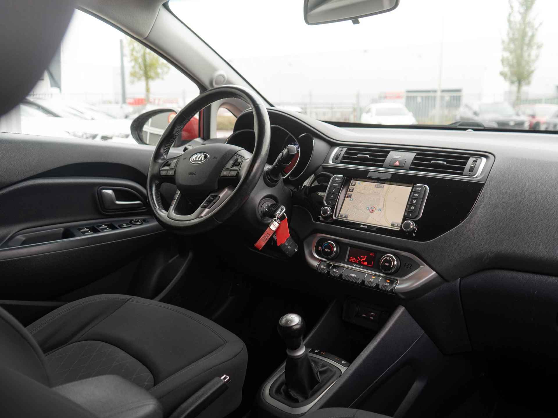 Kia Rio 1.2 CVVT ExecutiveLine | Navigatie | Climate control  | Trekhaak | - 24/25