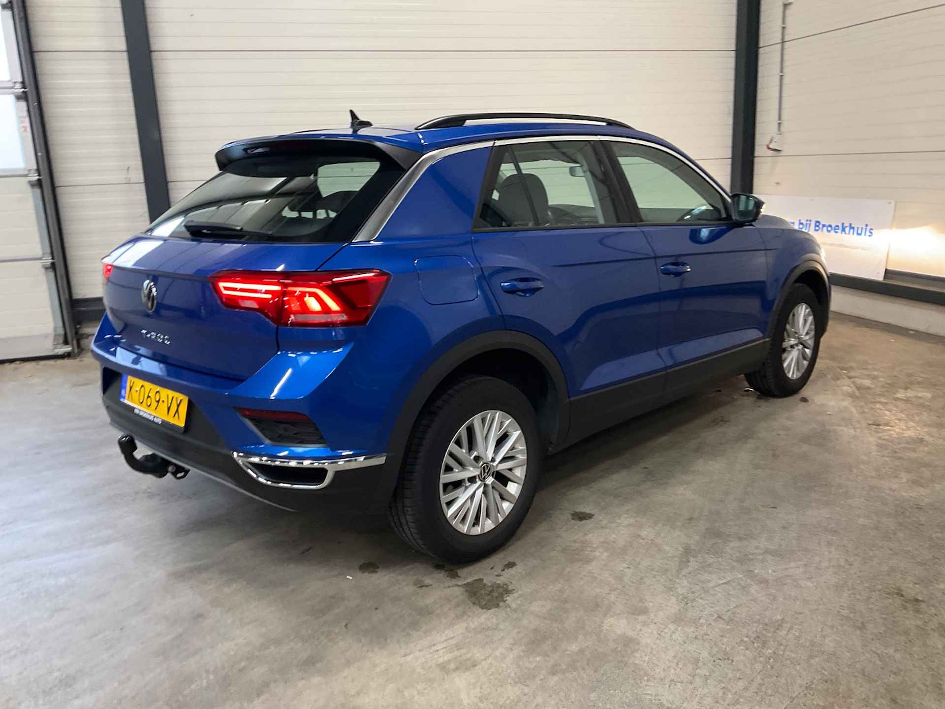 Volkswagen T-Roc 1.0 TSI 110 pk Style | Elektrisch bedienbare achterklep | Trekhaak | Navigatie | - 3/6