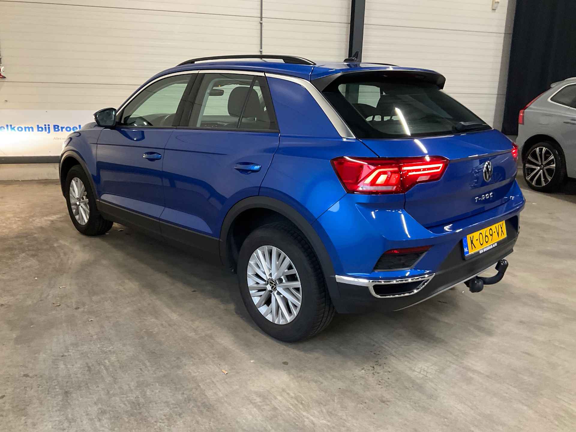 Volkswagen T-Roc 1.0 TSI 110 pk Style | Elektrisch bedienbare achterklep | Trekhaak | Navigatie | - 4/6