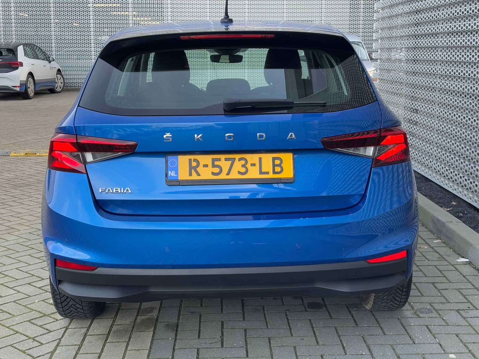 Škoda Fabia 1.0 TSI Business Edition / Parkeersensoren Achter / Stoelverwarming / LED / App-Connect / 15" LMV P4 - 7/31