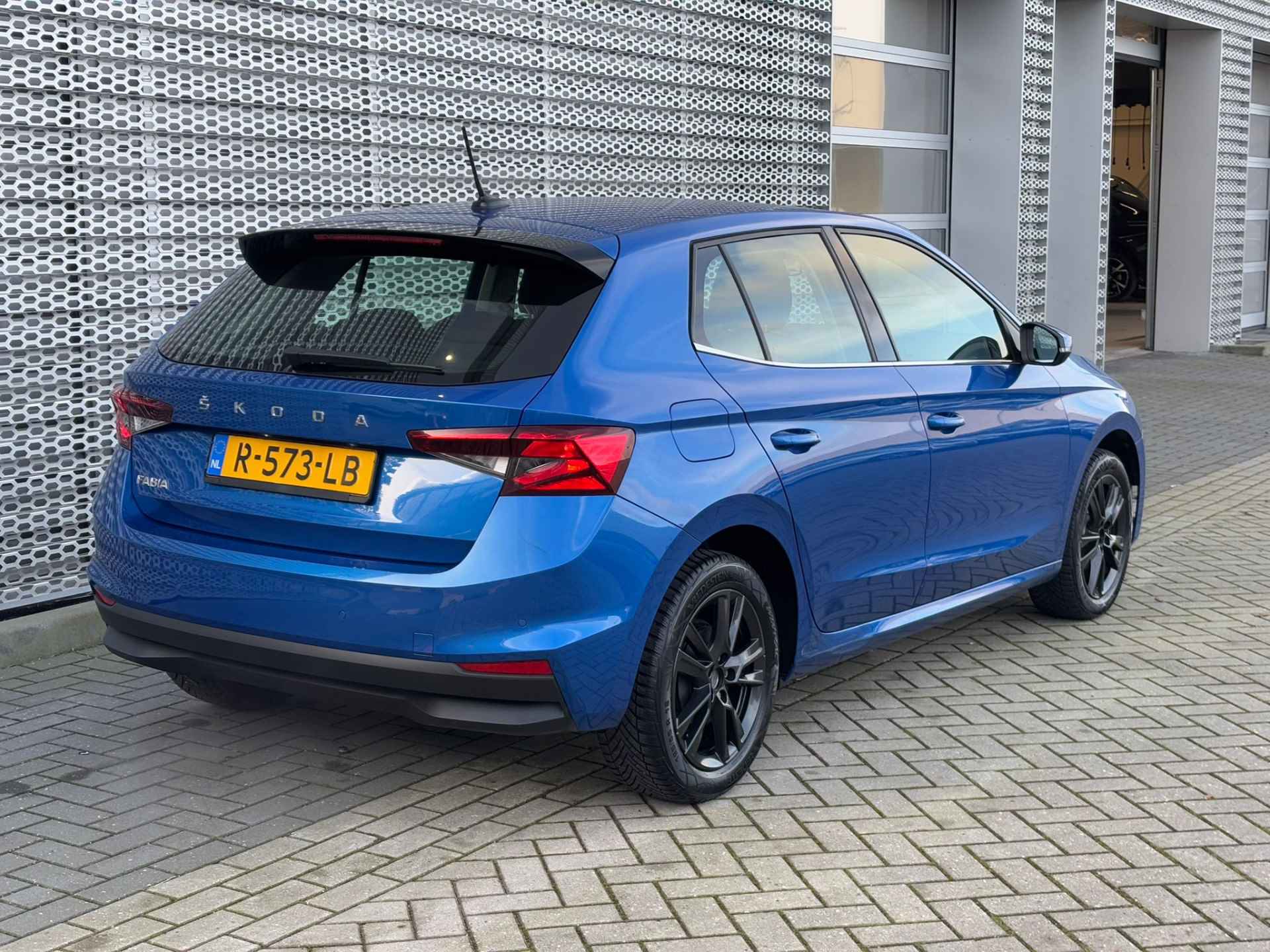 Škoda Fabia 1.0 TSI Business Edition / Parkeersensoren Achter / Stoelverwarming / LED / App-Connect / 15" LMV P4 - 8/31