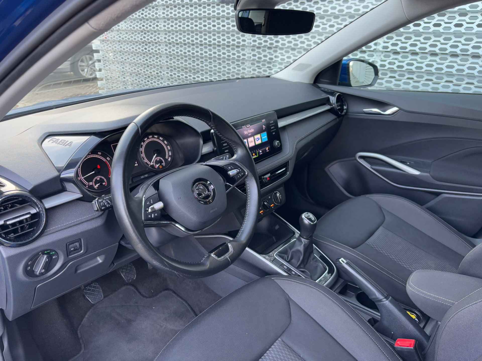 Škoda Fabia 1.0 TSI Business Edition / Parkeersensoren Achter / Stoelverwarming / LED / App-Connect / 15" LMV P4 - 12/31